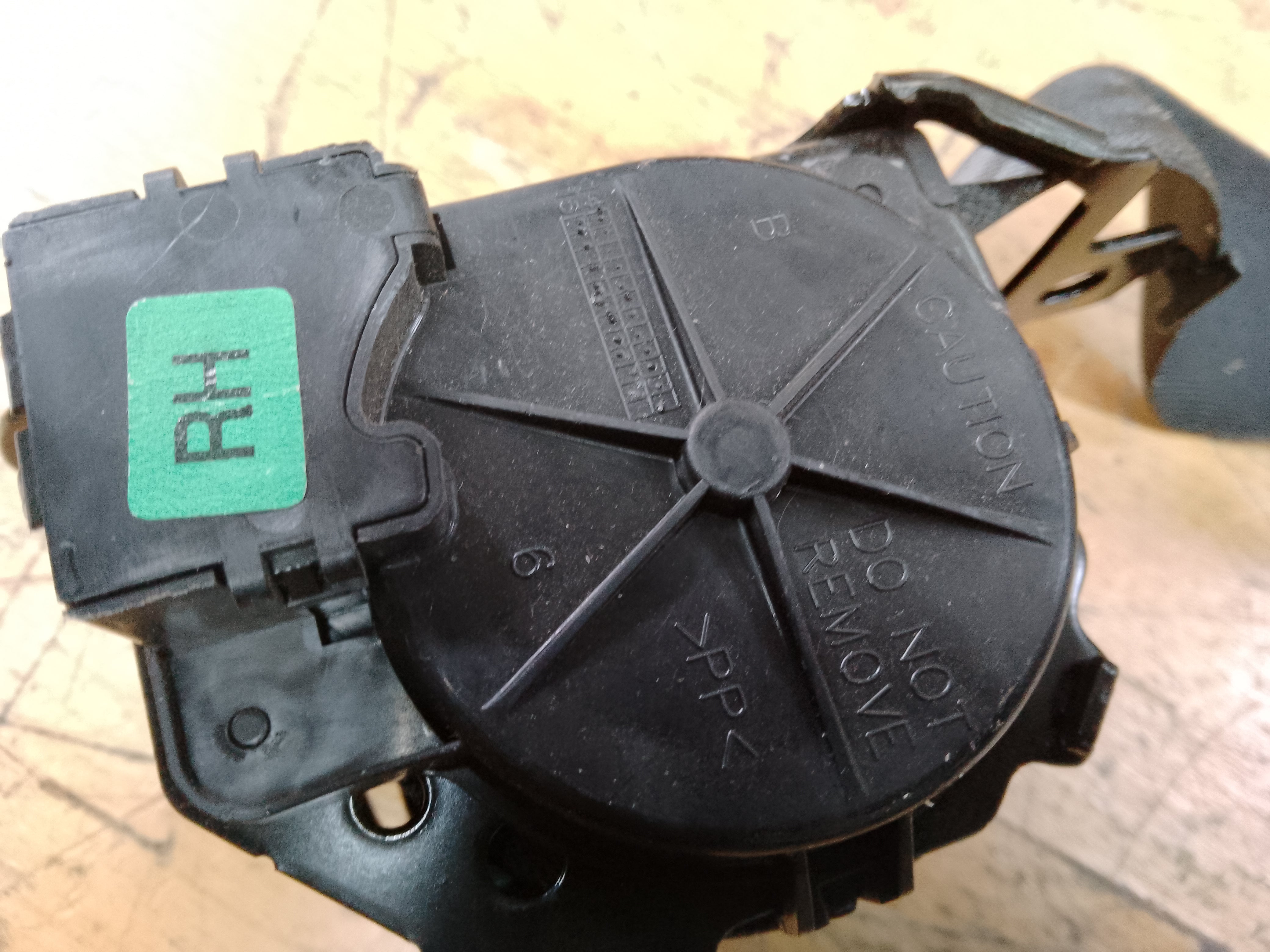 Hyundai i10 2014–21 Driver Right Rear Seat Belt (89820-B9000)