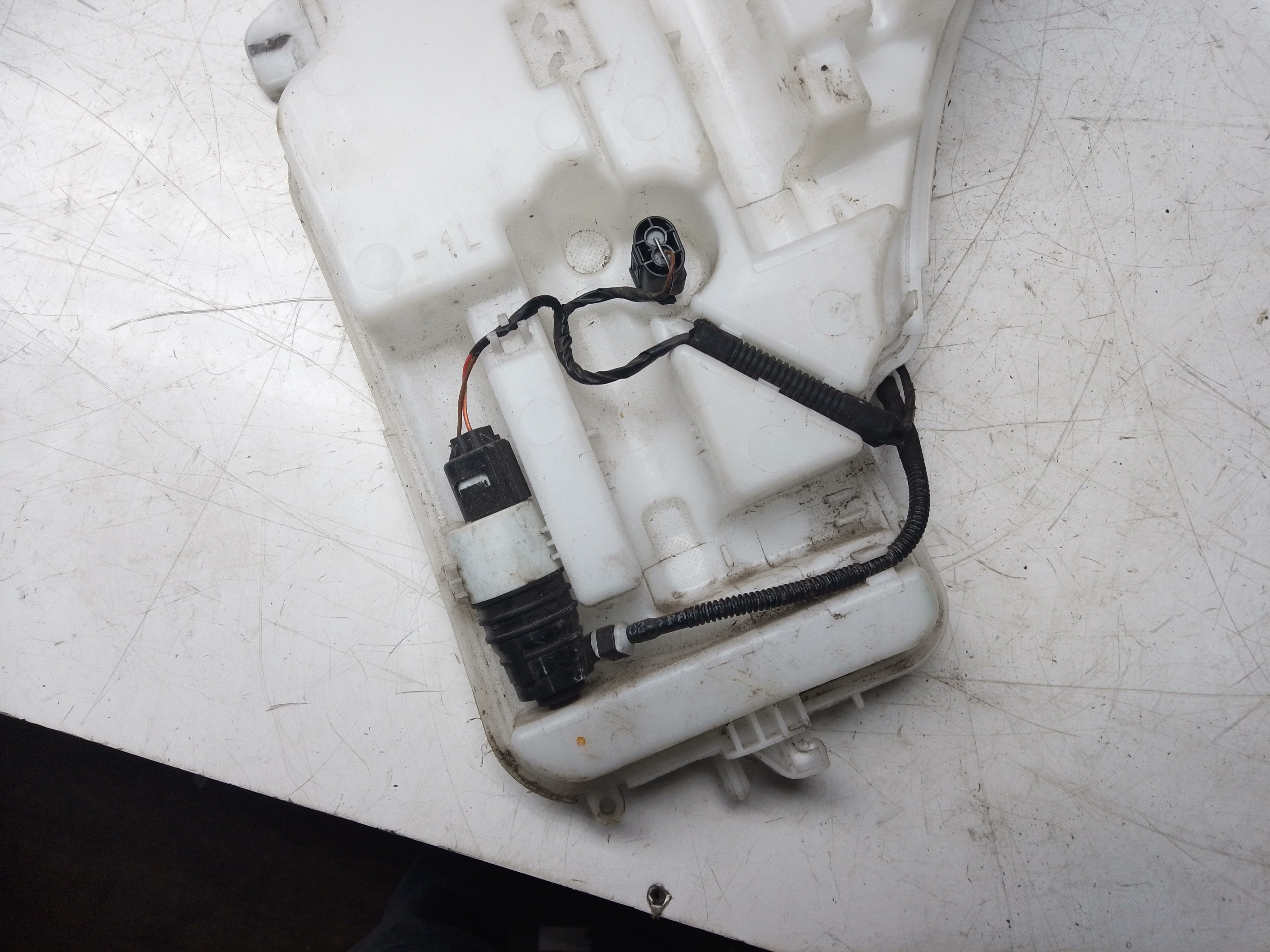 BMW 2 Series F22 Washer Bottle 2014-2021 (7241671-14)