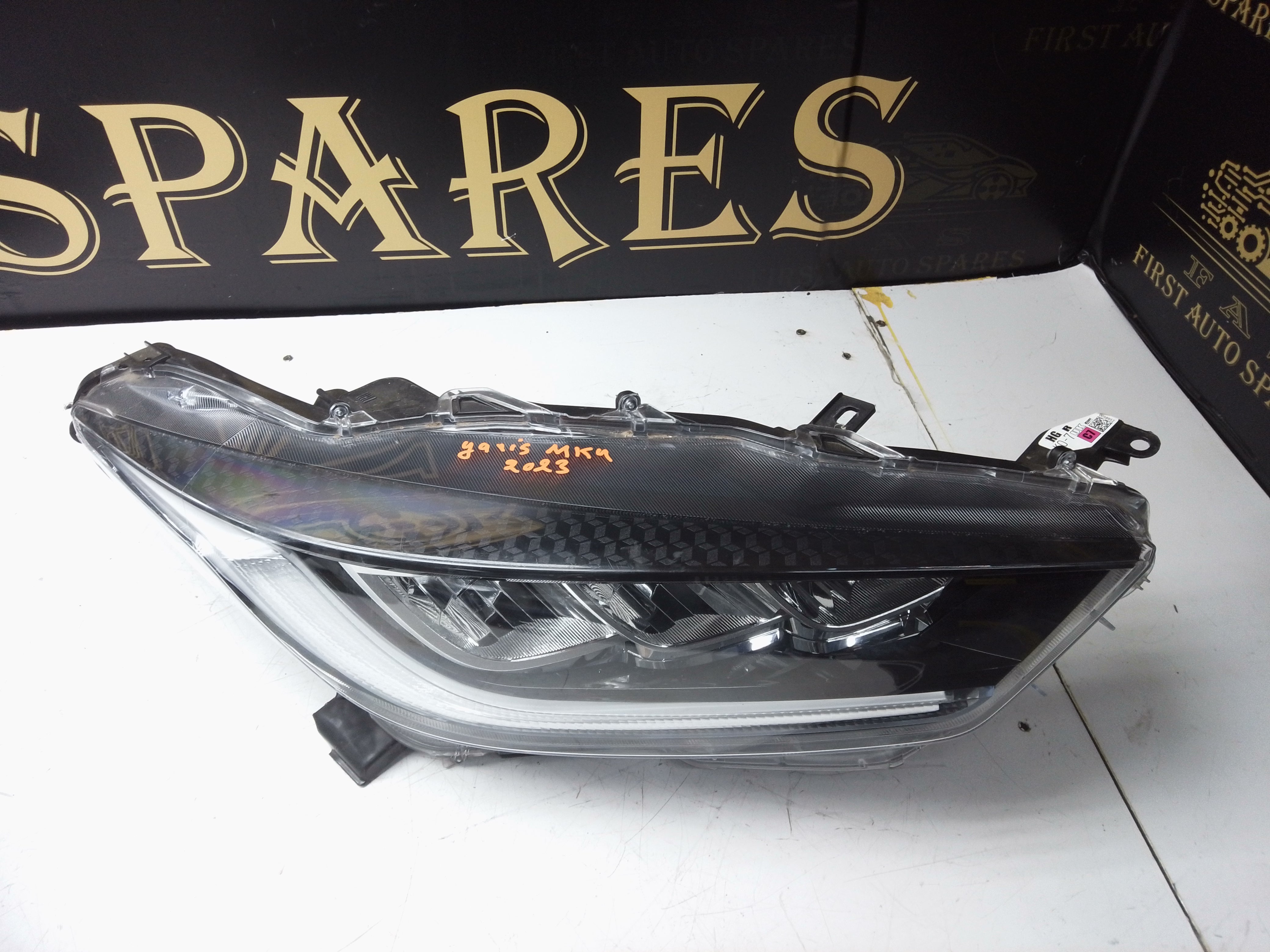 Toyota Yaris 2019–2023 Right Headlight