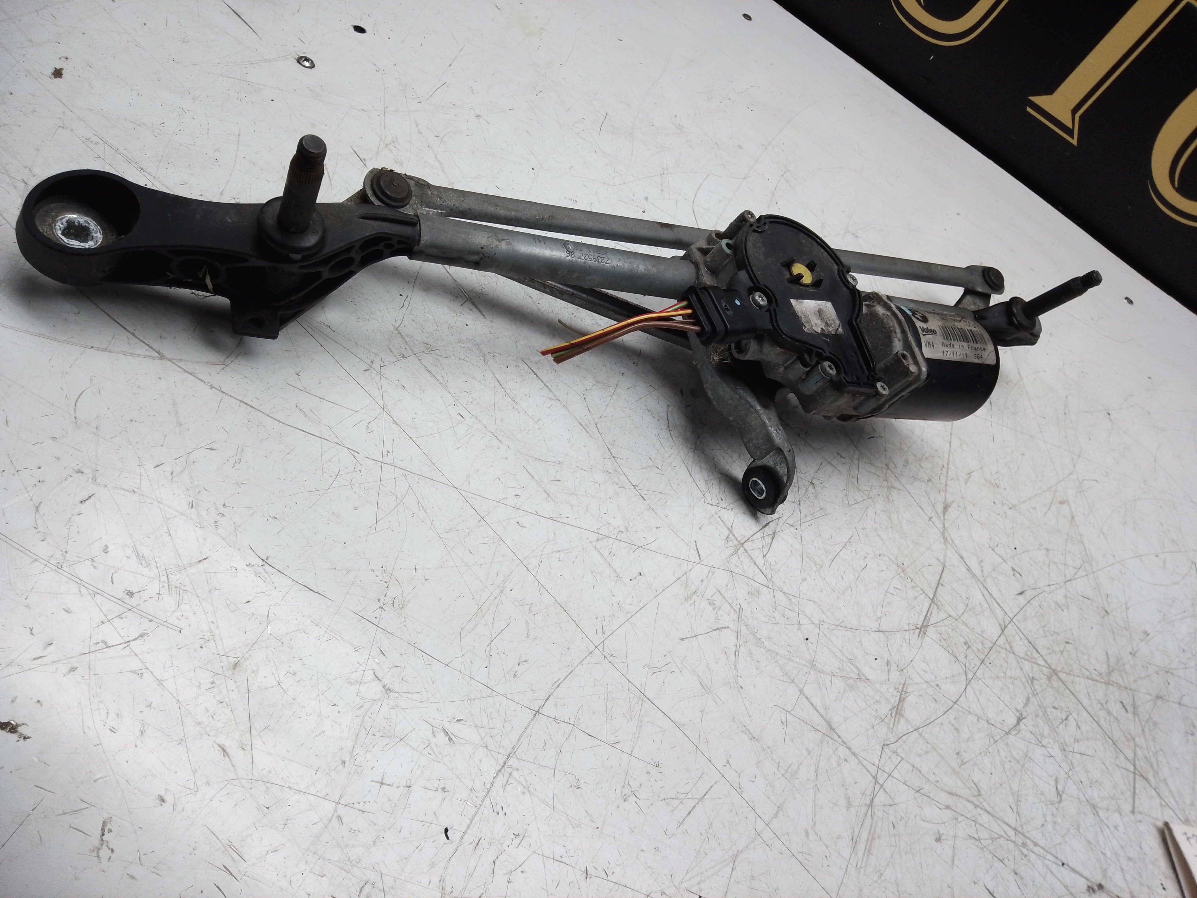 BMW 1 Series F20 Urban 2011 Front Wiper Motor & Linkage (7267504-02)