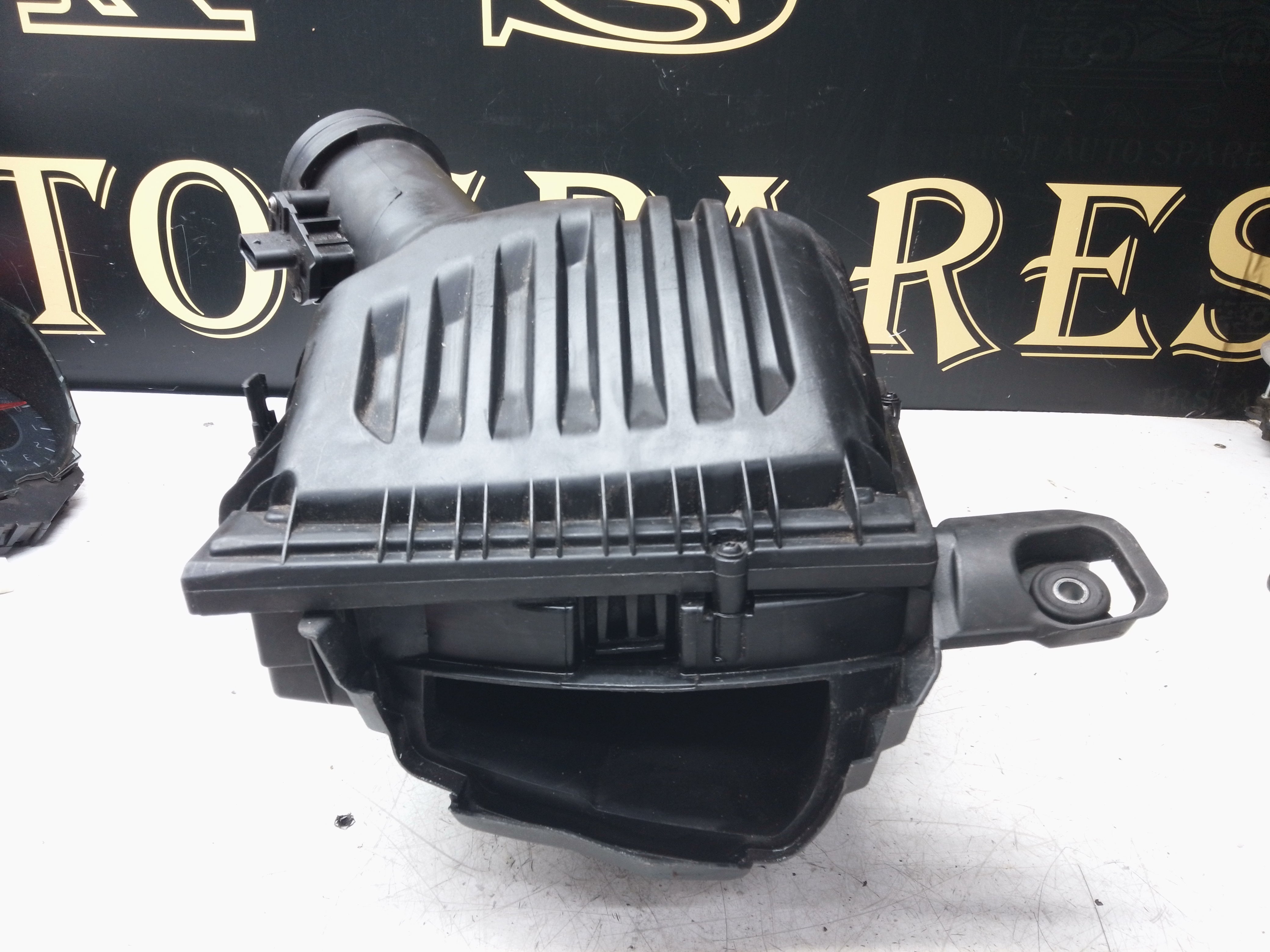 MINI F56 1.5 Air Filter Box Housing Assembly 13718513916 – 2014–2021