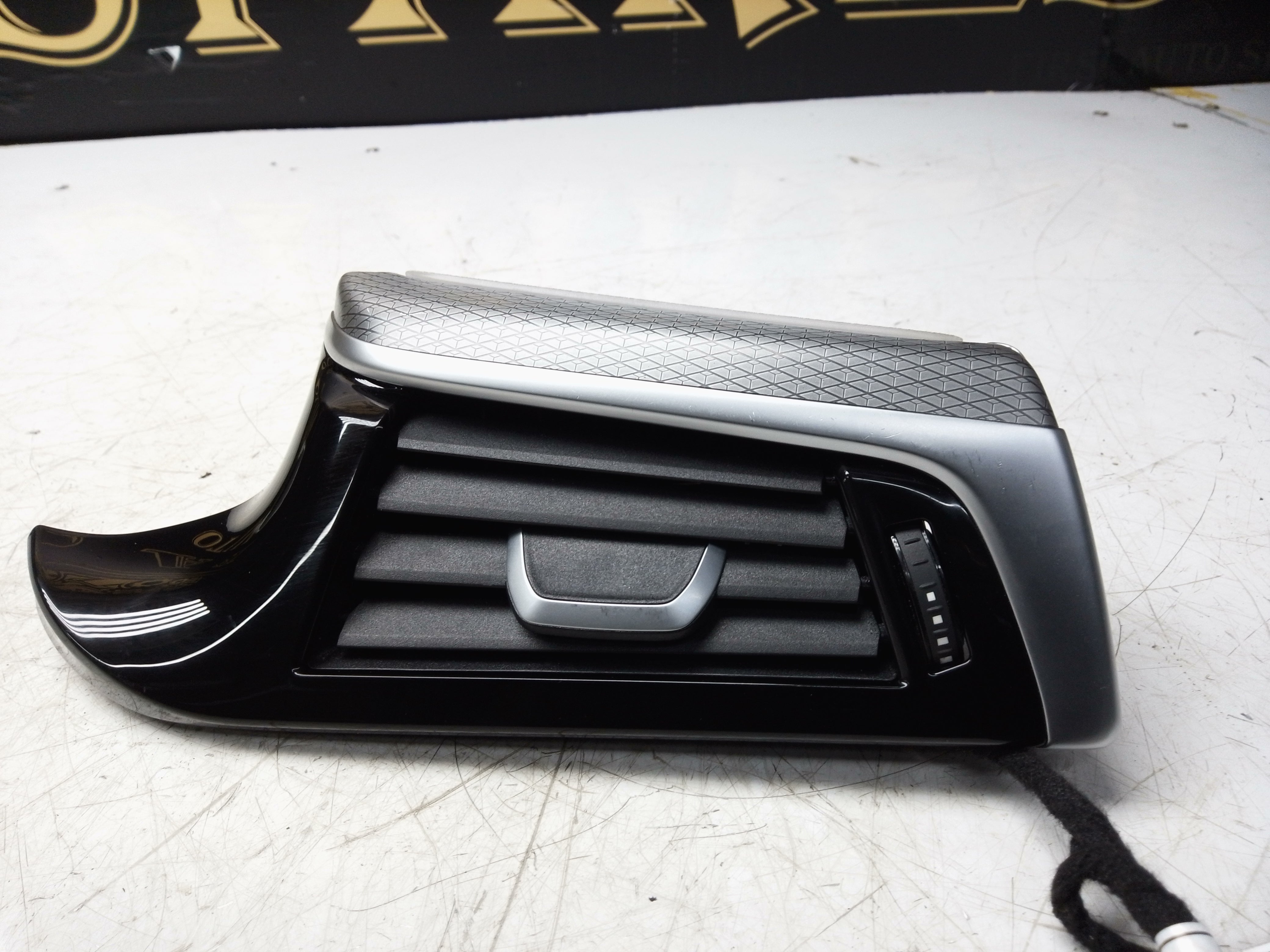 BMW 5 Series G30/G31 Air Vent Right Black (9330858-08)