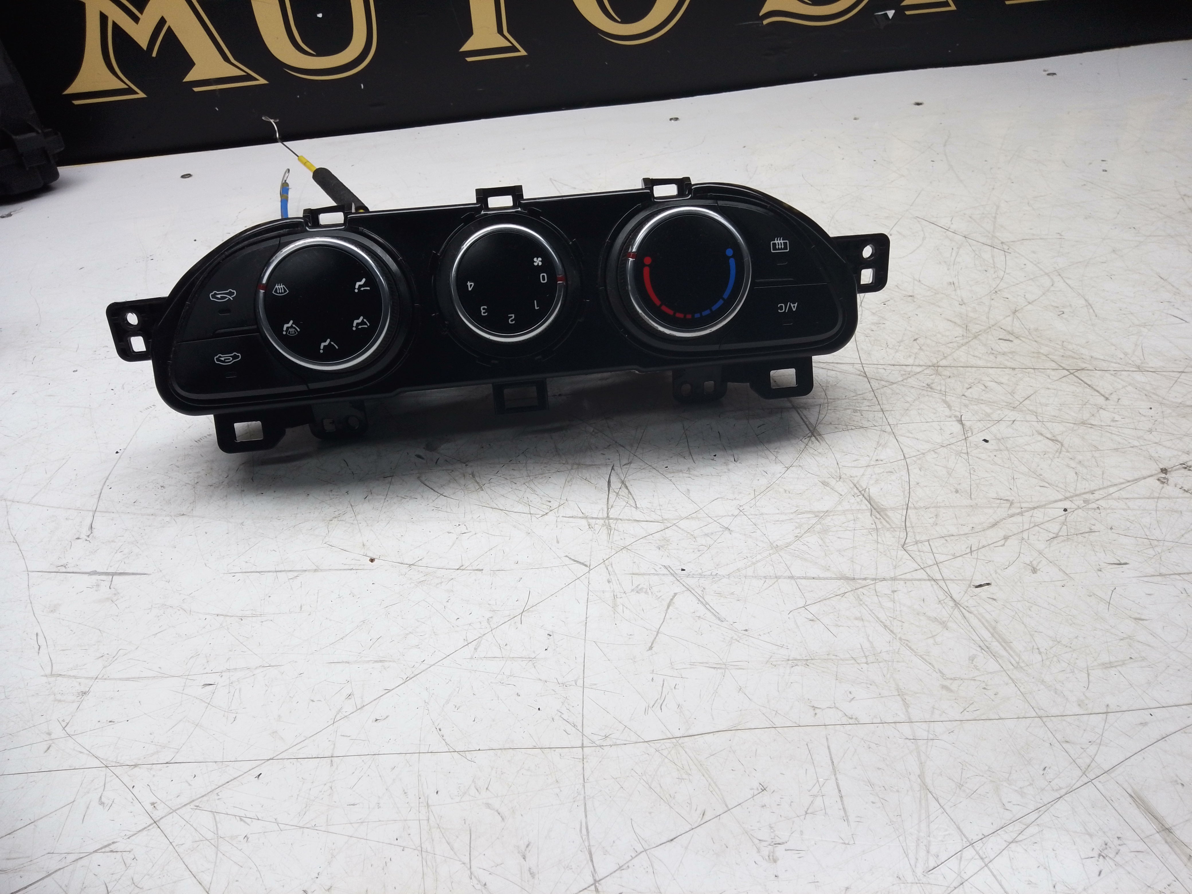 Hyundai i10 2015 A/C Heater Climate Control Panel Genuine (97250-B9400)