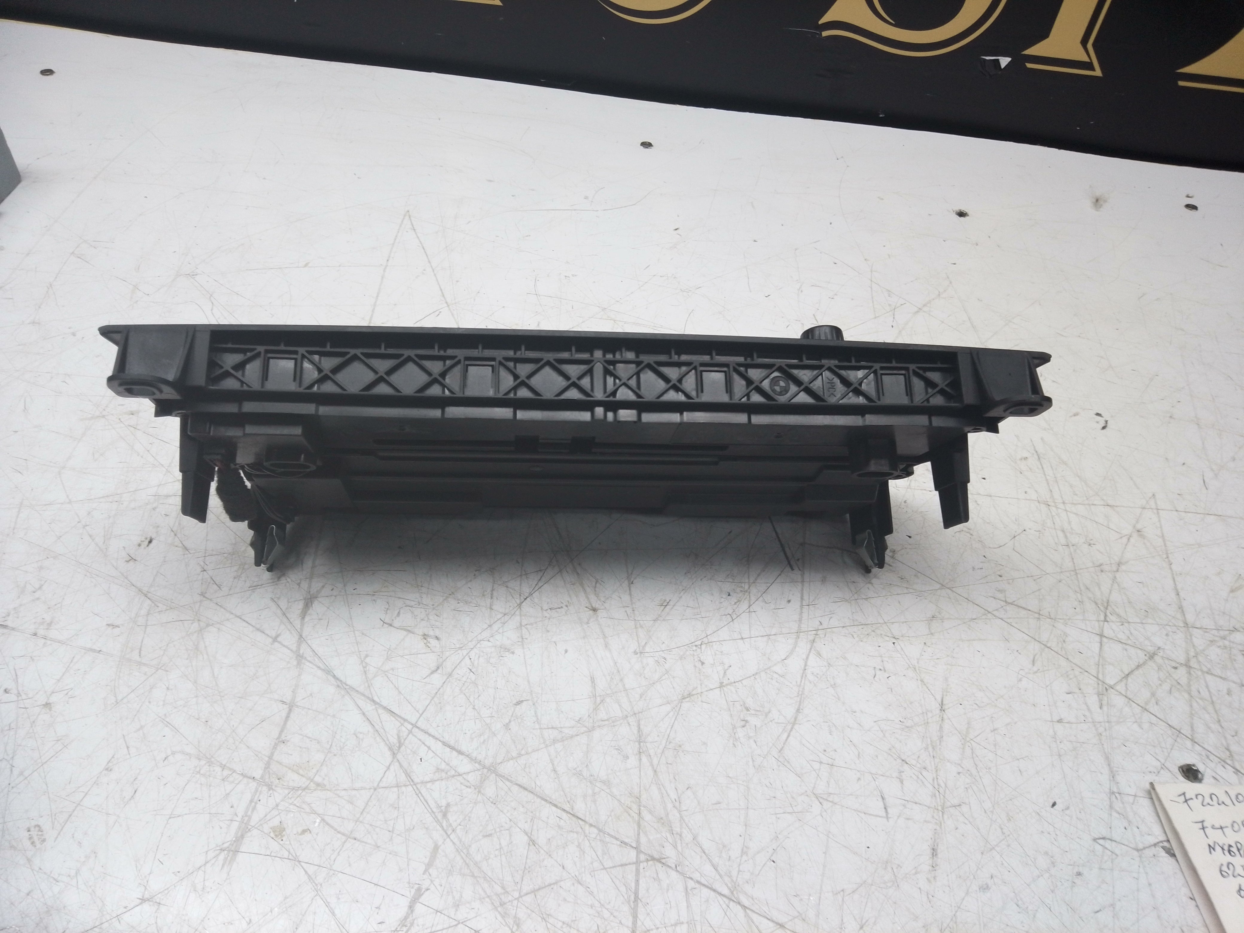 BMW 1 Series F20/F21 A/C Heater Climate & Radio Control Unit (9207197-02) (17313810)