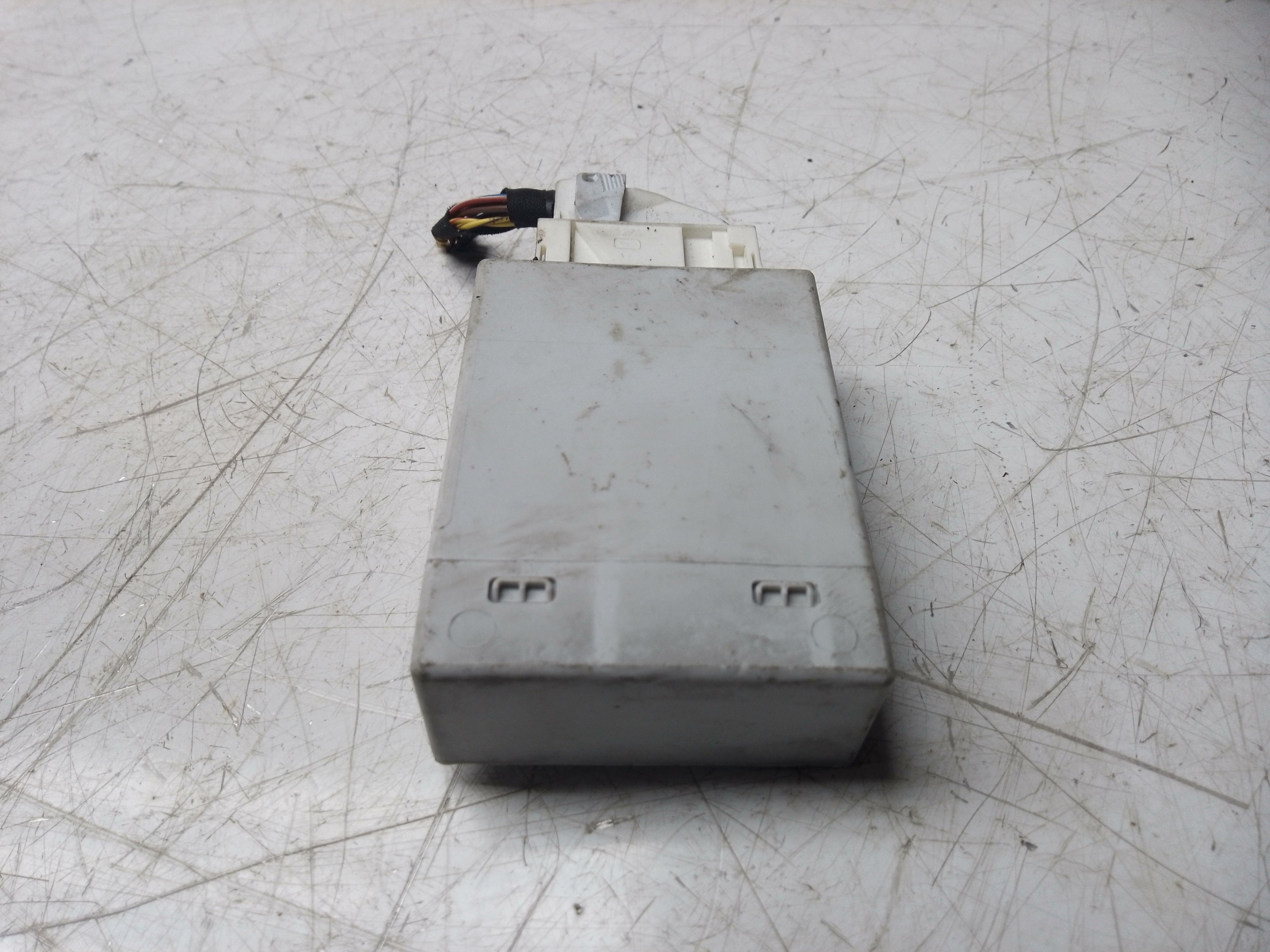 BMW X6 Series F15 F16 F85 F86 Air Suspension Control Module Unit (6860387)