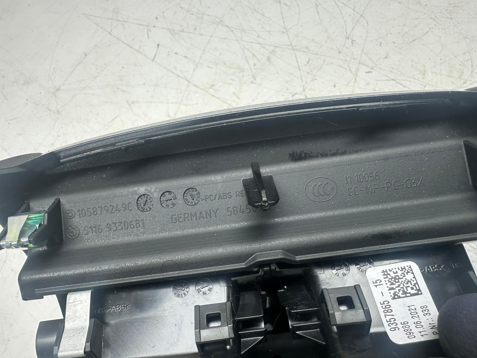 BMW 530e 2018 Centre Console Rear Air Vent Unit (51169330681)