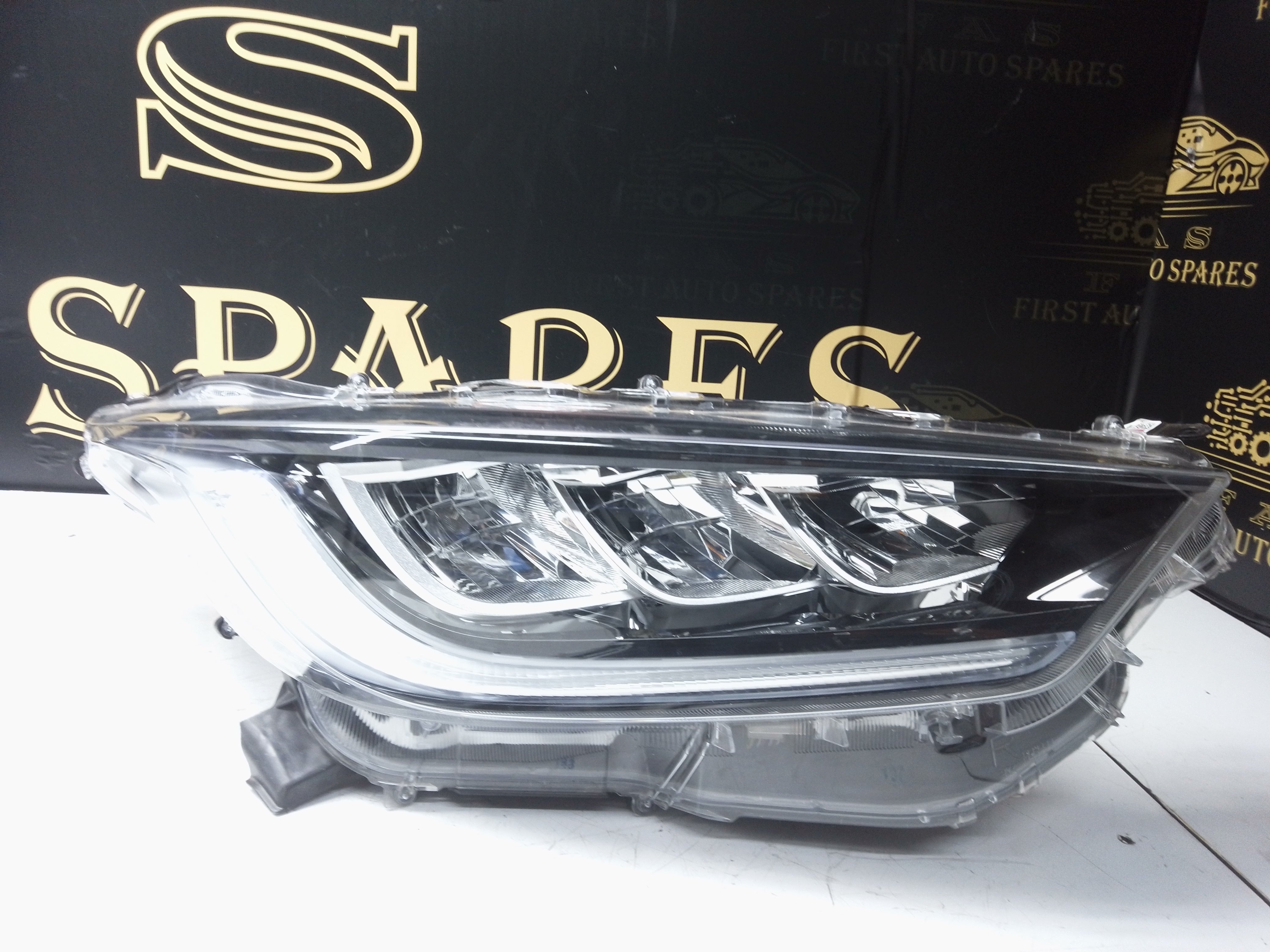 Toyota Yaris 2019–2023 Right Headlight