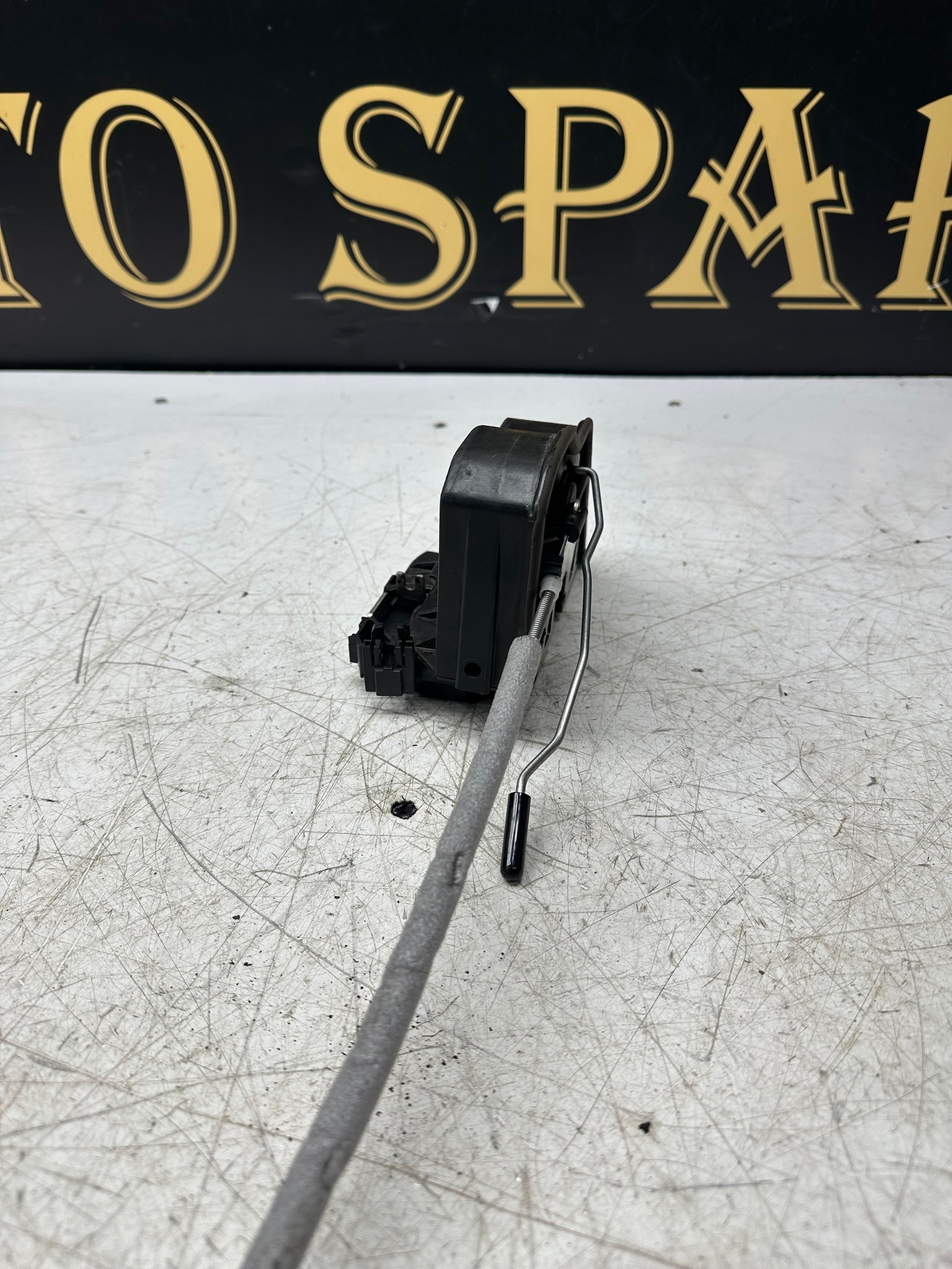 BMW 1 Series F20 LCI Front Door Handle Bracket – Driver Side (7297750)