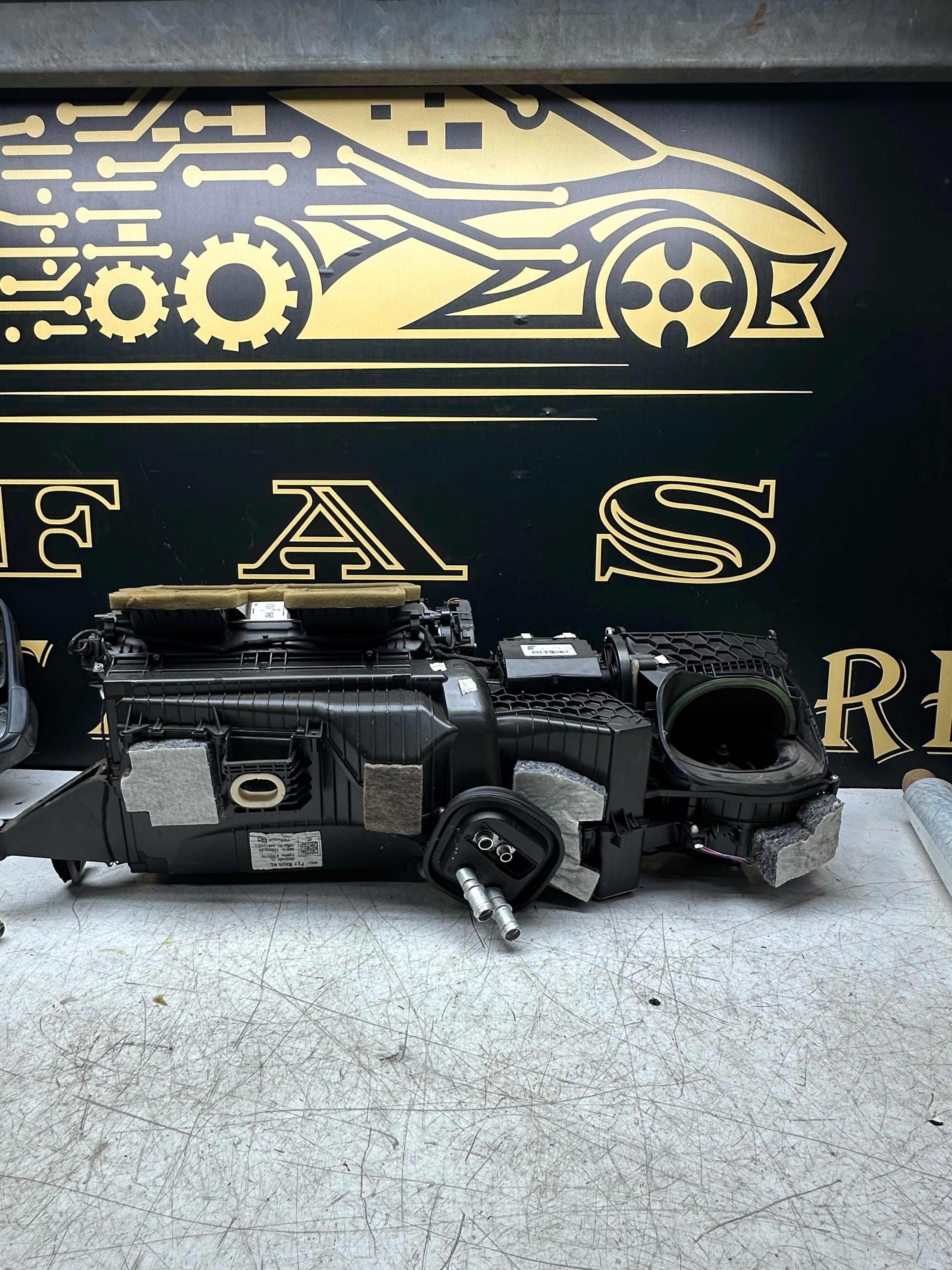 BMW 3 Series F30 / F31 320d Heater Matrix Box Complete (9296825/24540010)
