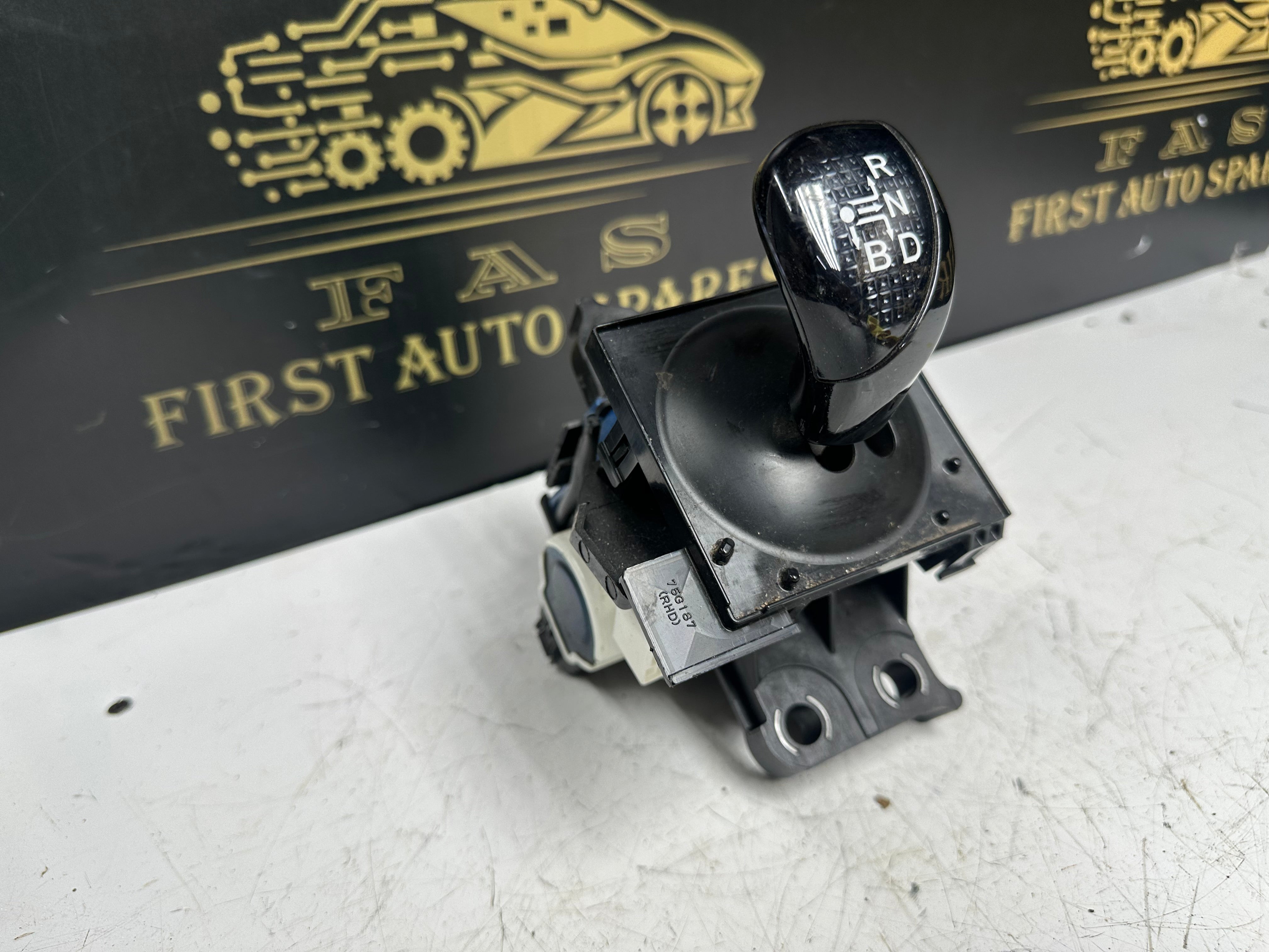 Toyota Auris 2015 Automatic Gear Selector (75C582-RHD) (>PA66-GF3<) (75G187)