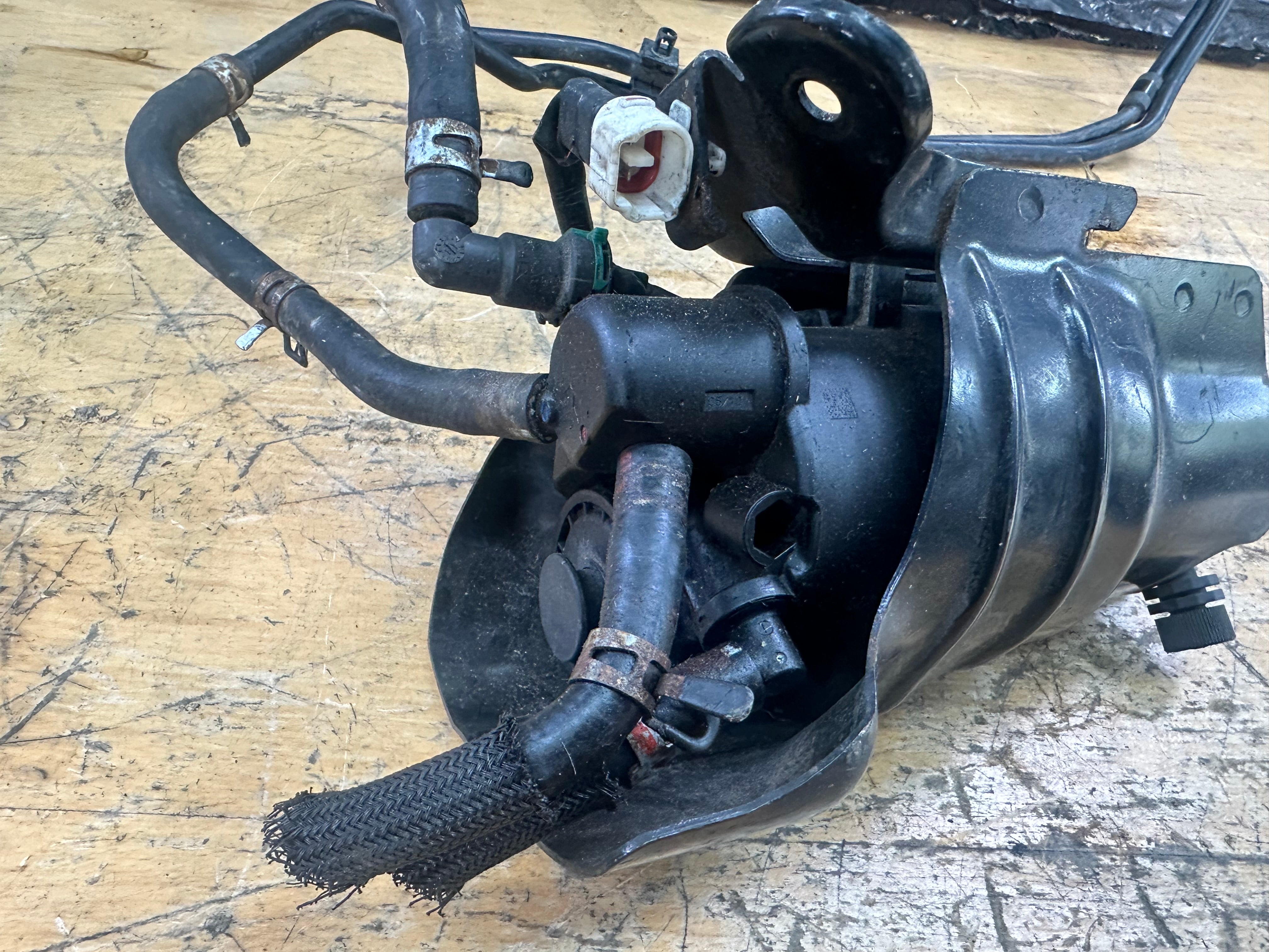 Toyota Yaris 2013 Diesel Fuel Filter Housing