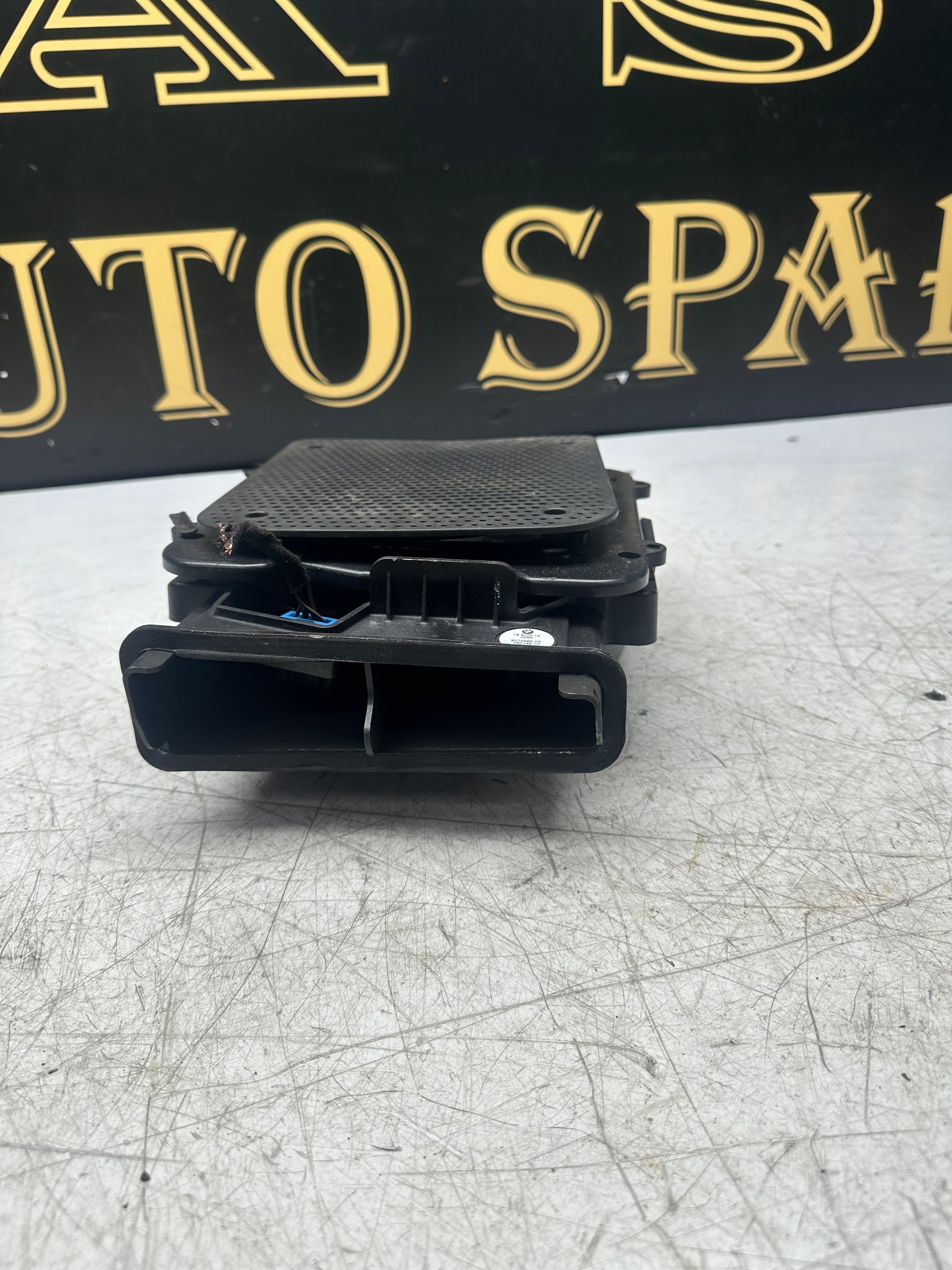 BMW 2 Series F45 Subwoofer Speaker 927599504 / SAU106903 – 2014–2021