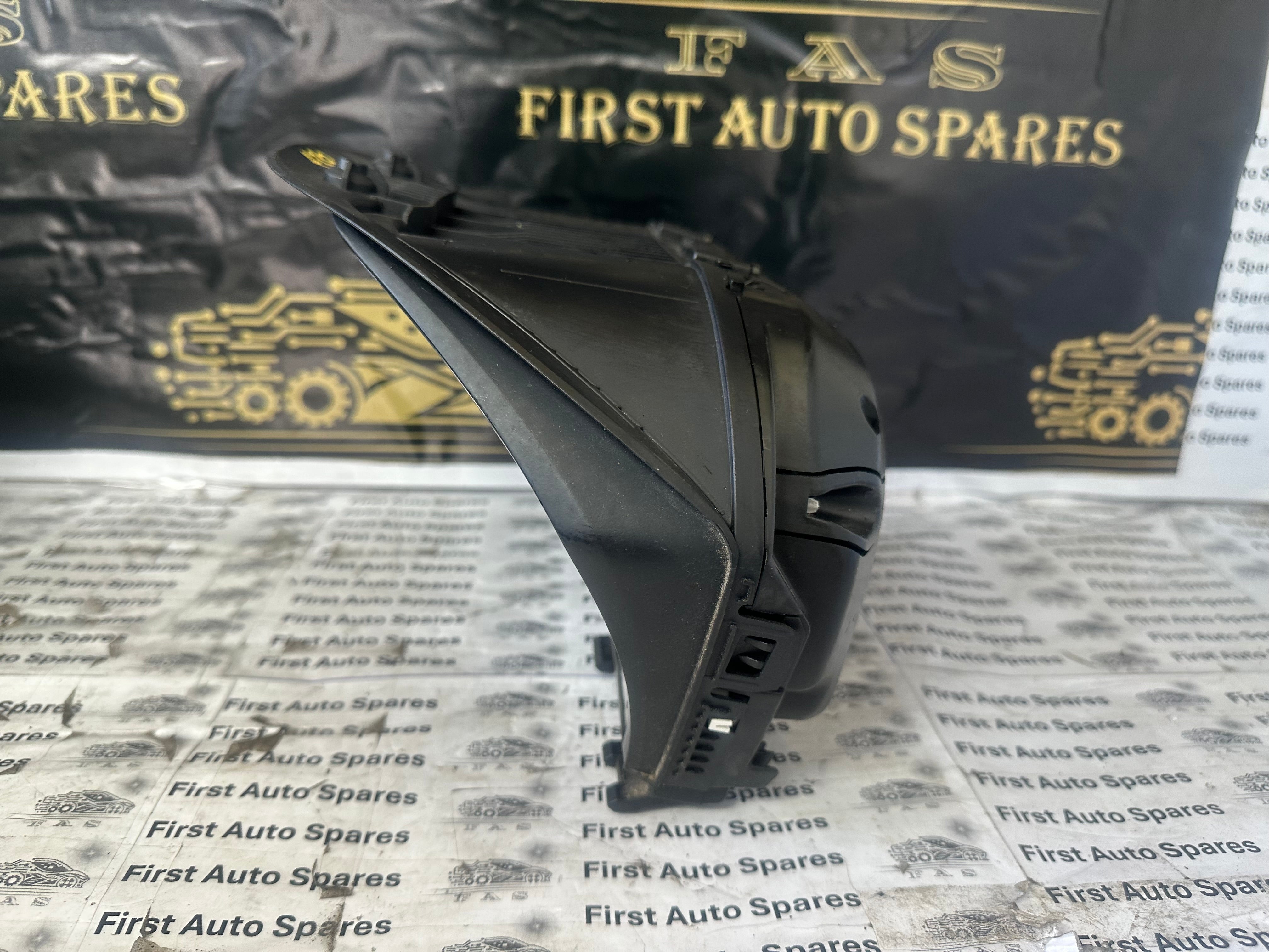 BMW 1 Series F20 F21 Speedometer Instrument Cluster 9287465 (2360029-04)