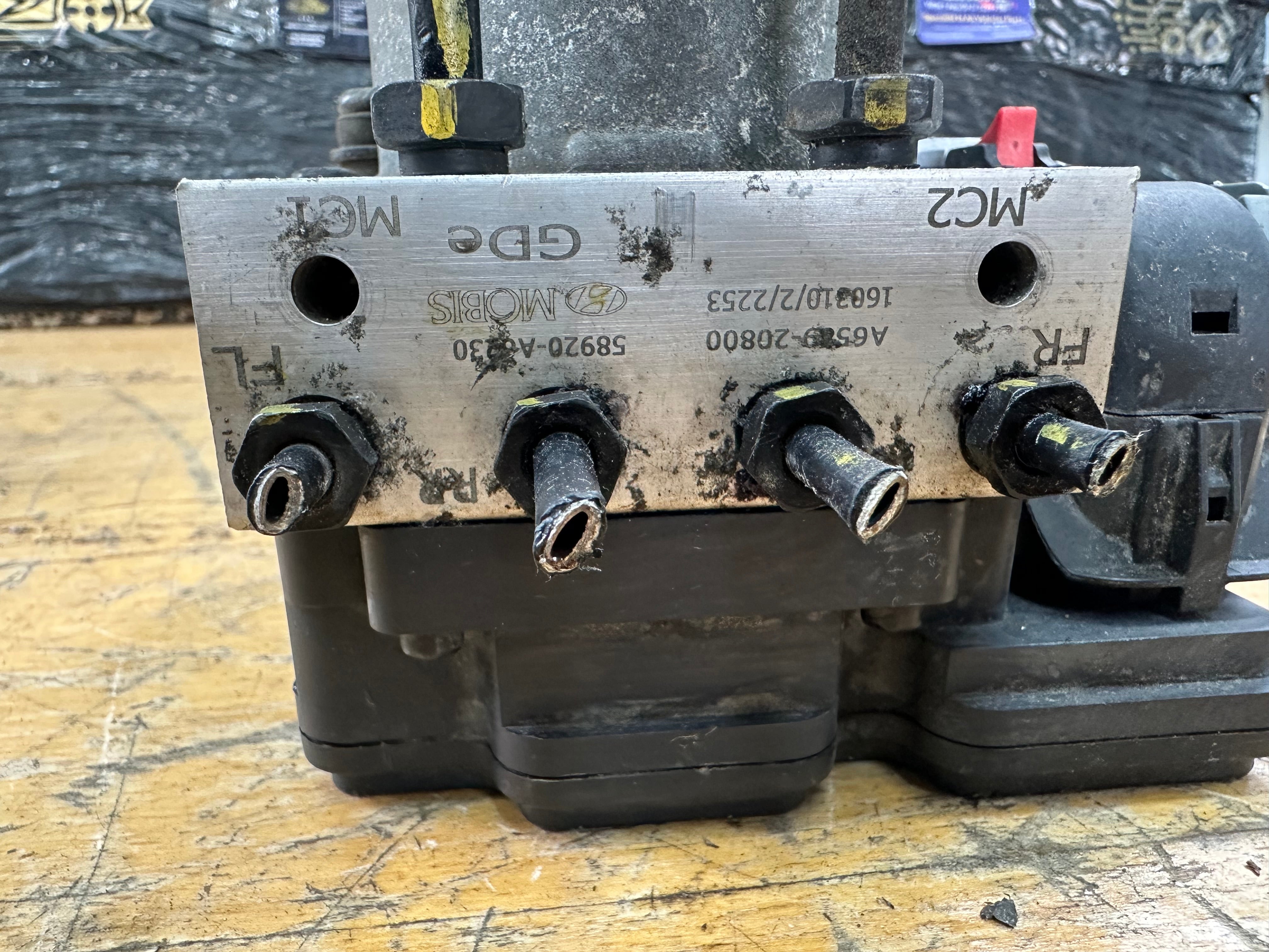 Hyundai i30 2016 ABS Pump Controller Modulator (58900-A6730)