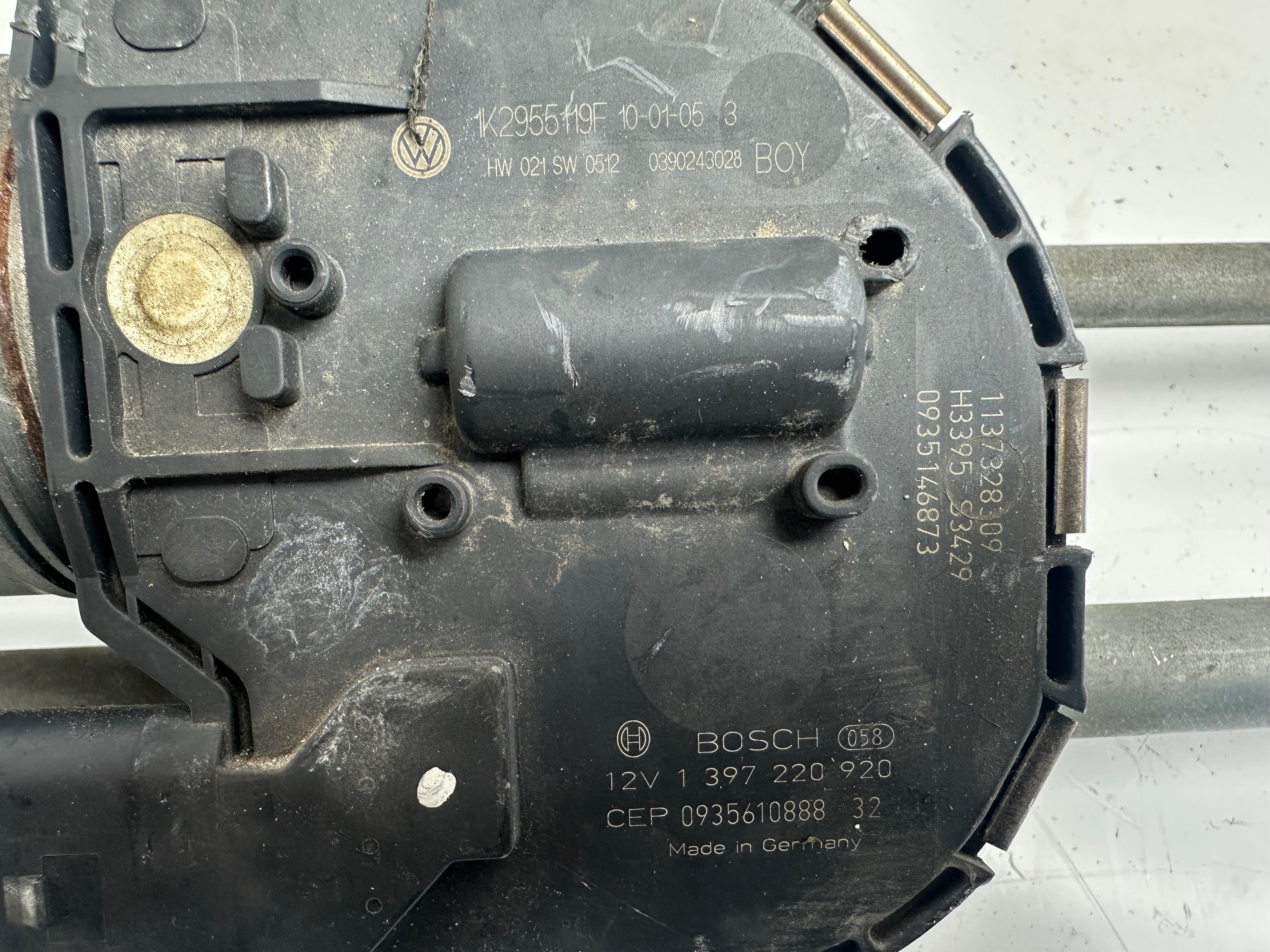 Volkswagen Golf MK6 Front Wiper Motor & Linkage (1K2955023H)