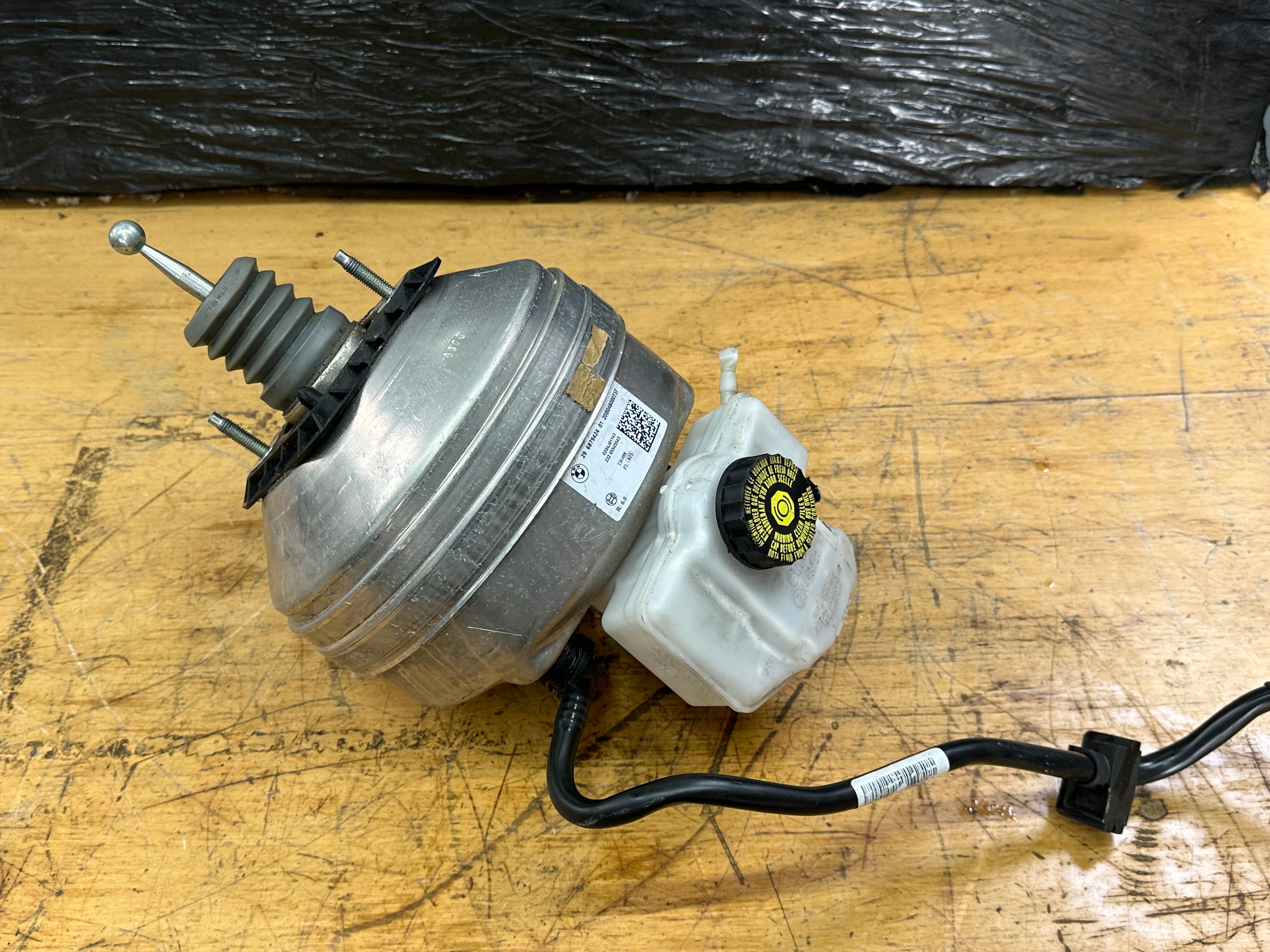 BMW 3 Series 330e G20 G21 2.0 Brake Master Servo Cylinder (6879424 01)