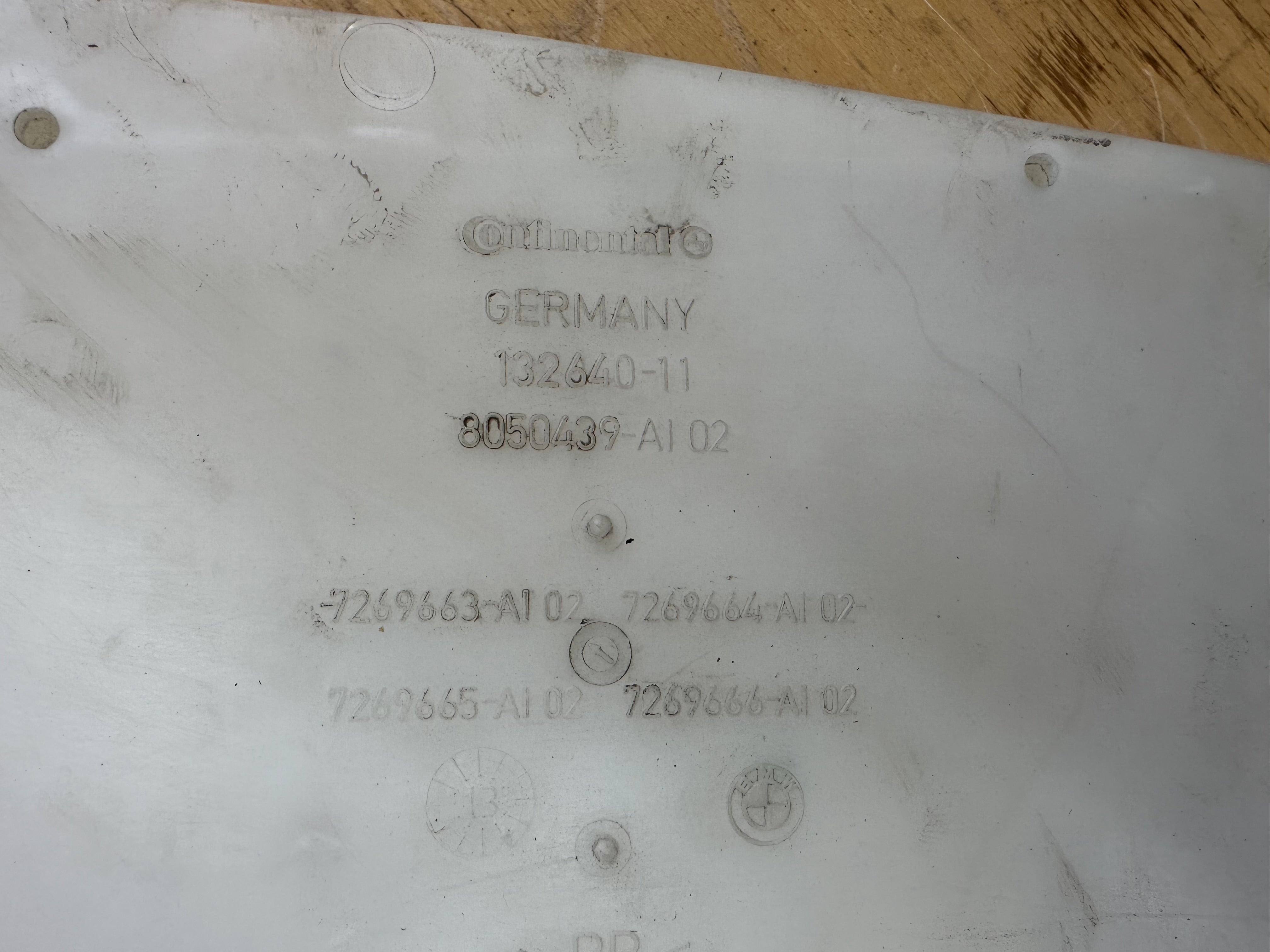 BMW 5 Series 520d 2010–2014 Washer Bottle & Motor (132640-11)