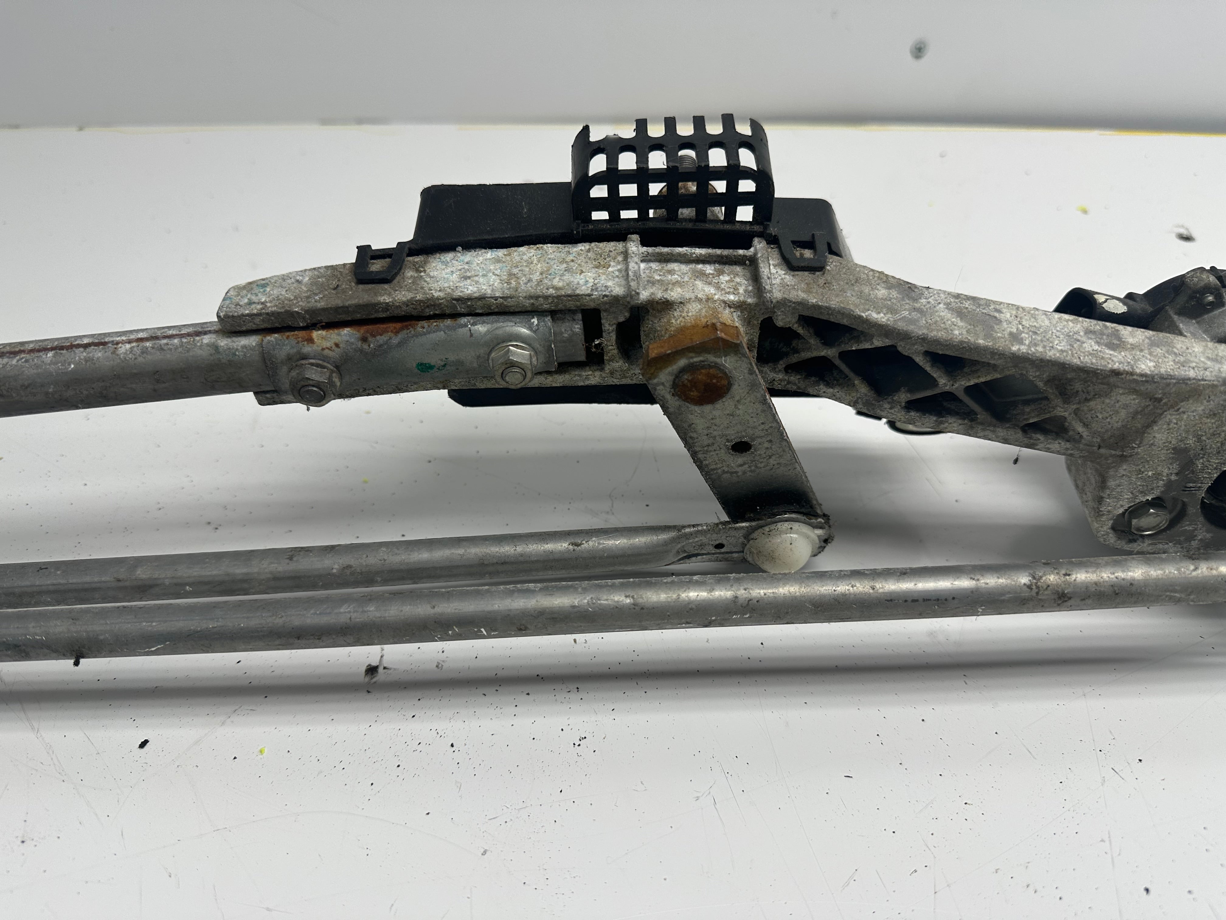 Mazda 2 2009 Front Wiper Motor & Linkage (DF80 9602B-092)