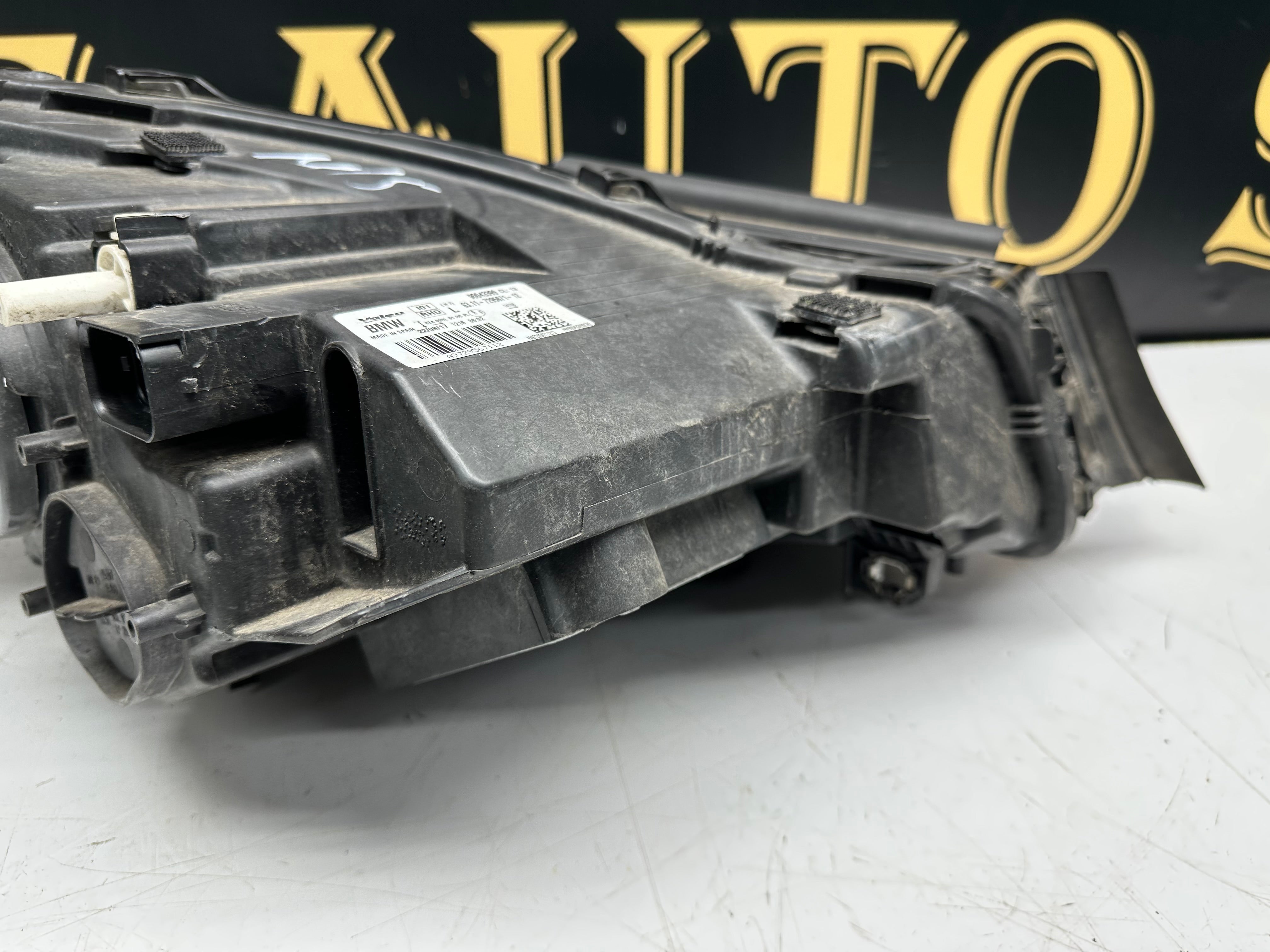 BMW i3 2017 Left Halogen Headlight 7295671 (63.11-7295671-12)