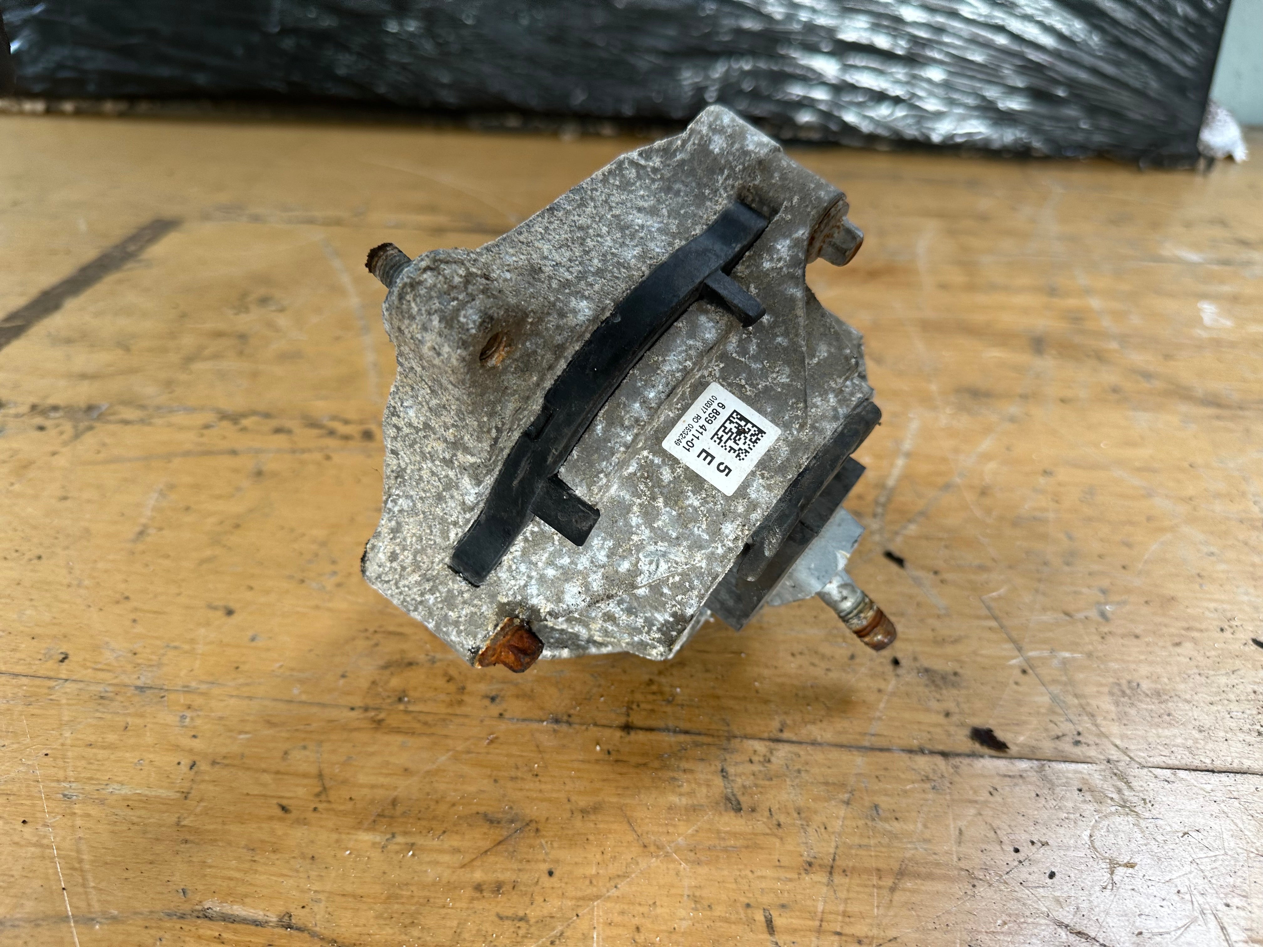 BMW 1, 3, 4 Series Left Engine Mount (6859411-01)