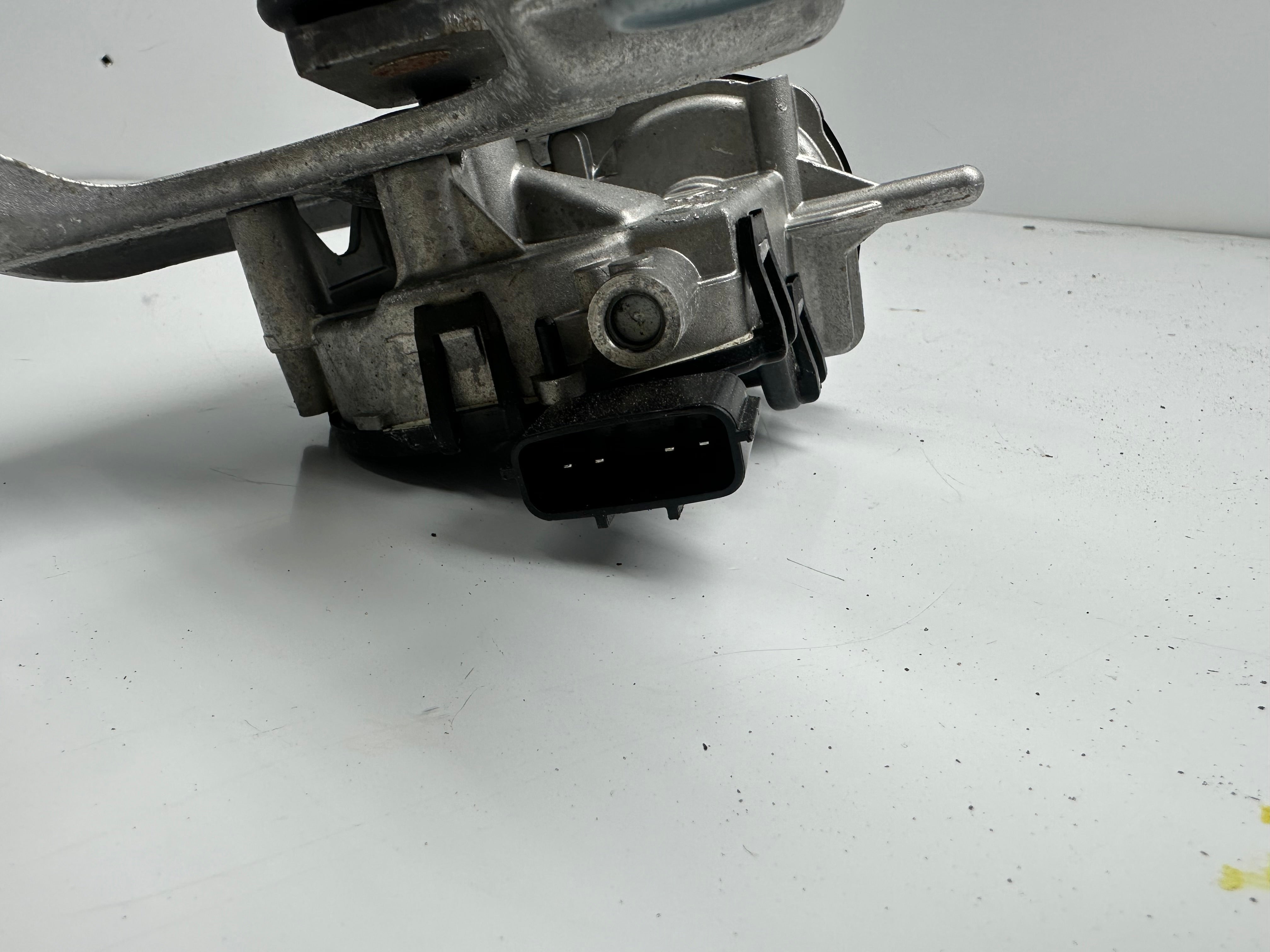 Nissan Juke F16 Front Wiper Motor & Linkage (288006PA0A W147043)