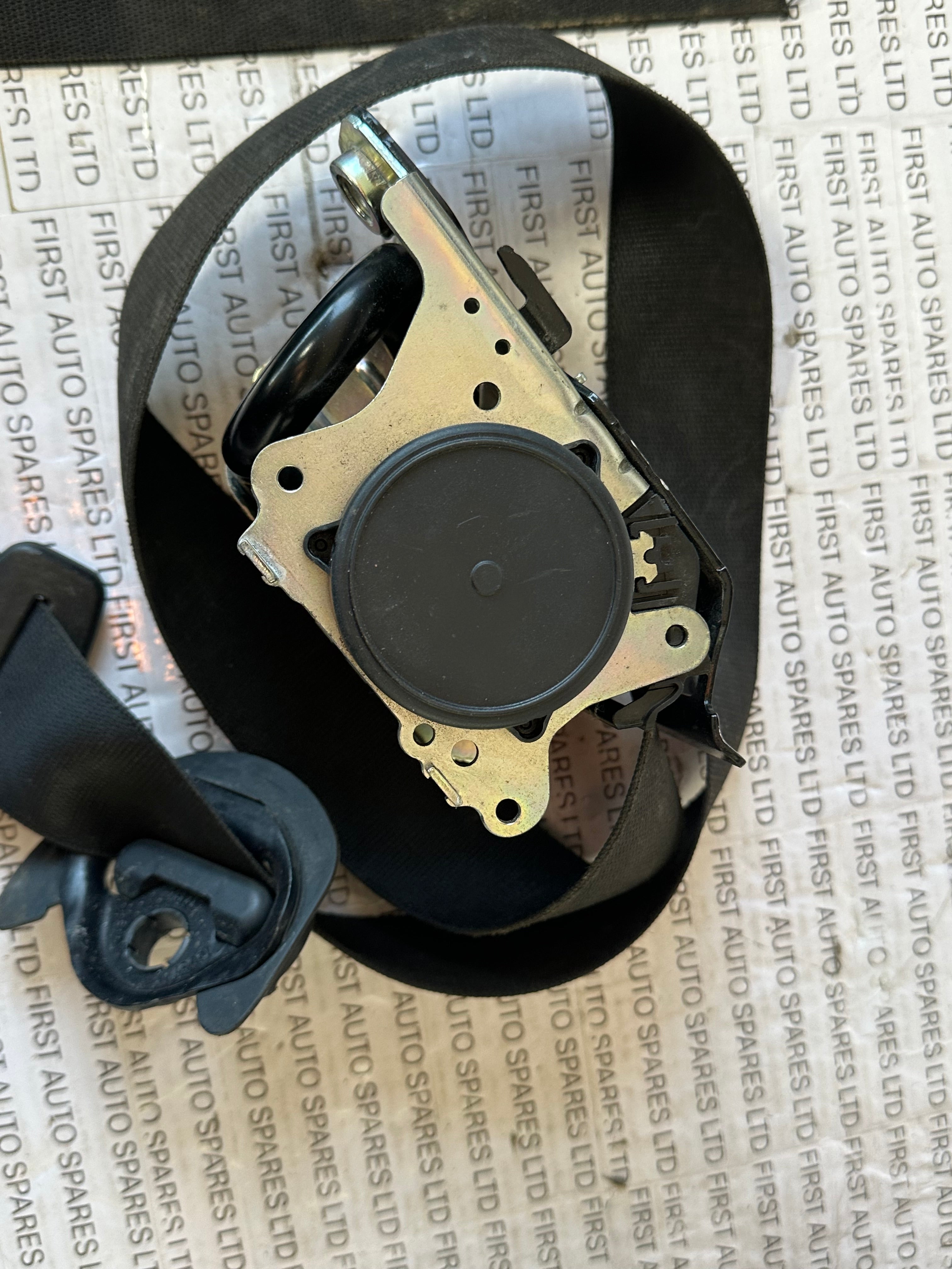 Mercedes W205 2017-On Front Left Seat Belt (8.5L-0000) - C-Class