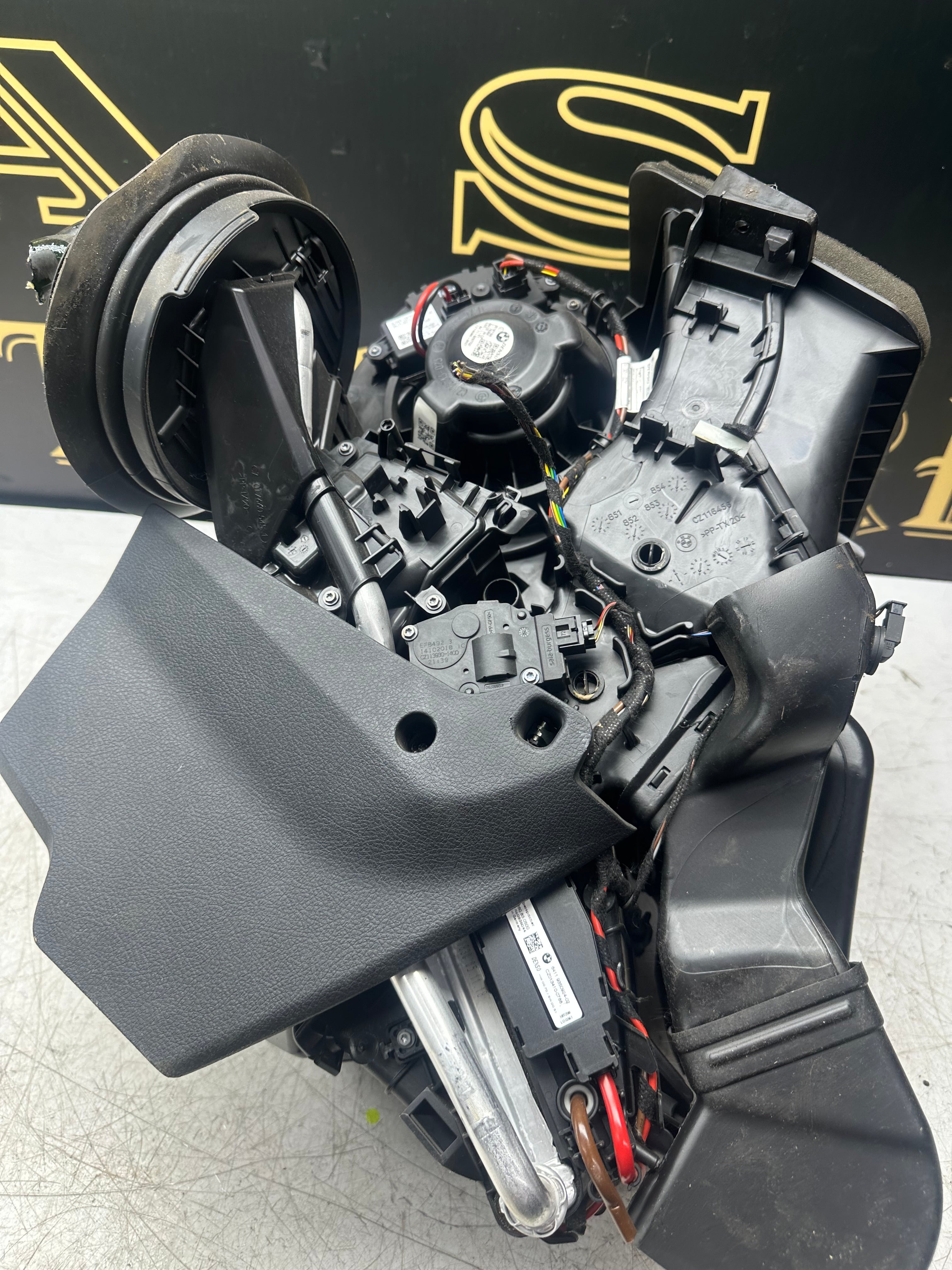 BMW F48/ MINI F60 Heater Box Housing Unit with Blower Motor 9383118 / 9263409