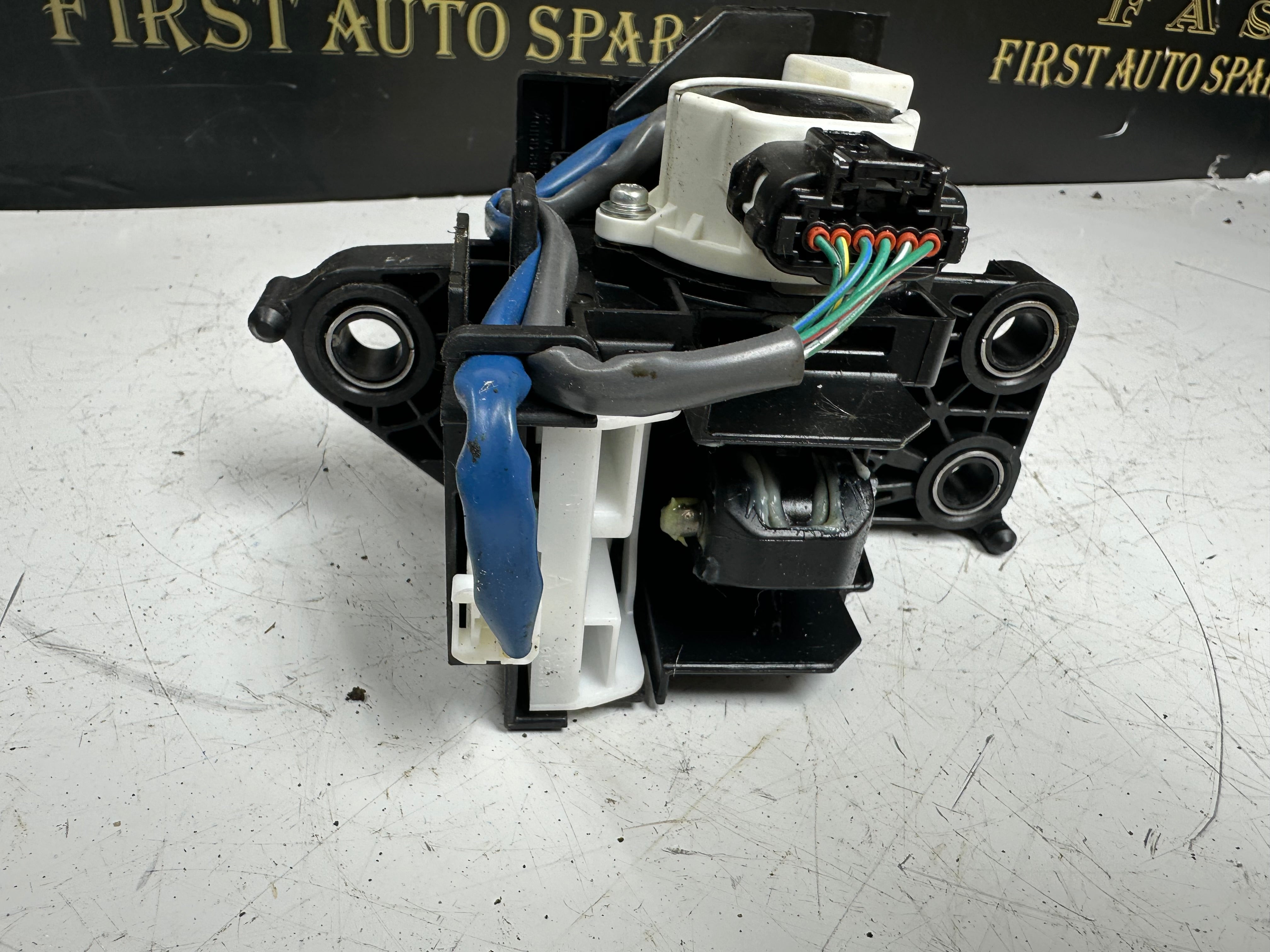 Toyota Auris 2015 Automatic Gear Selector (75C582-RHD) (>PA66-GF3<) (75G187)