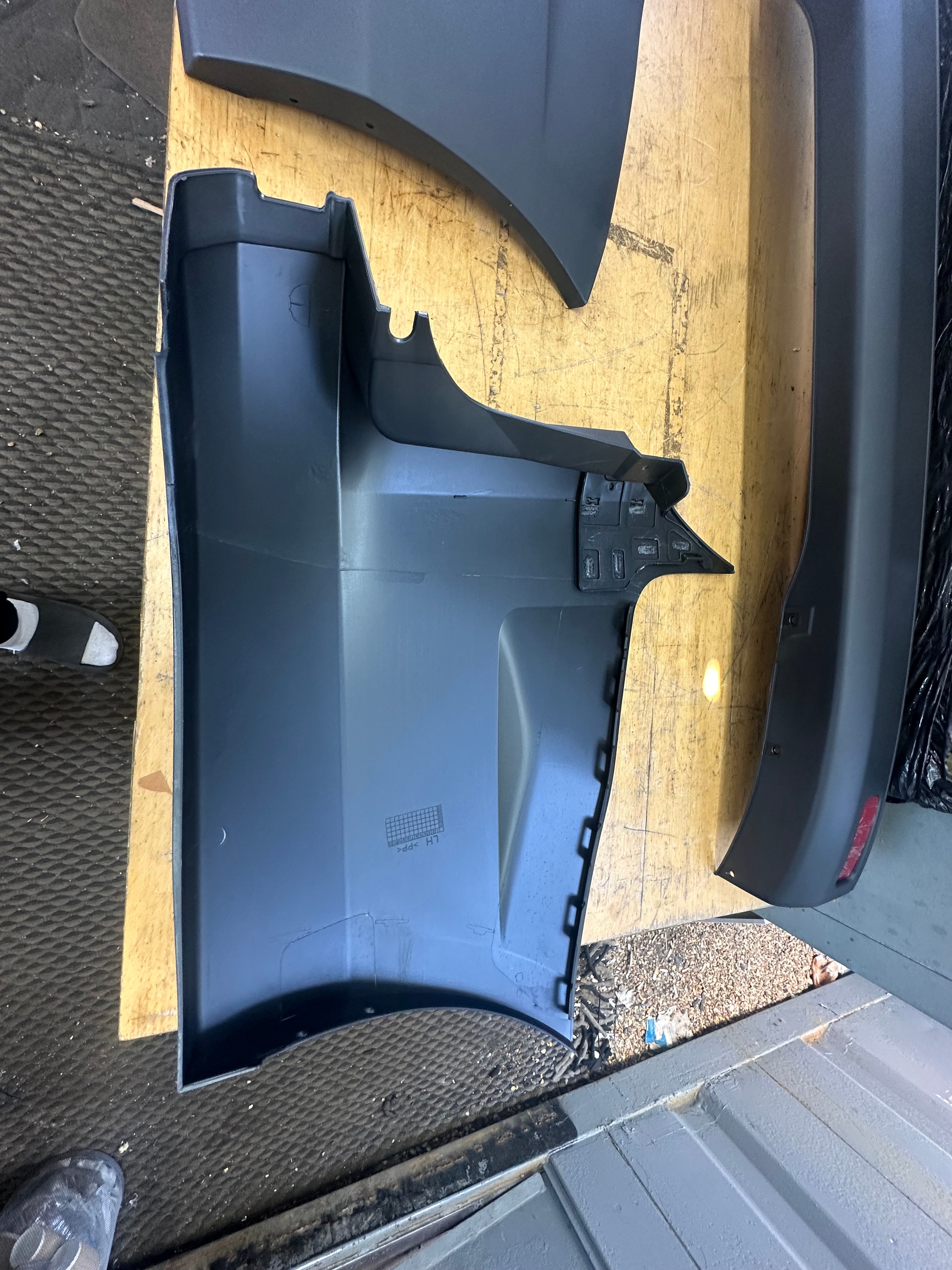 Ford Transit Custom 2014–2023 Rear Complete Bumper (In 3 Pieces)