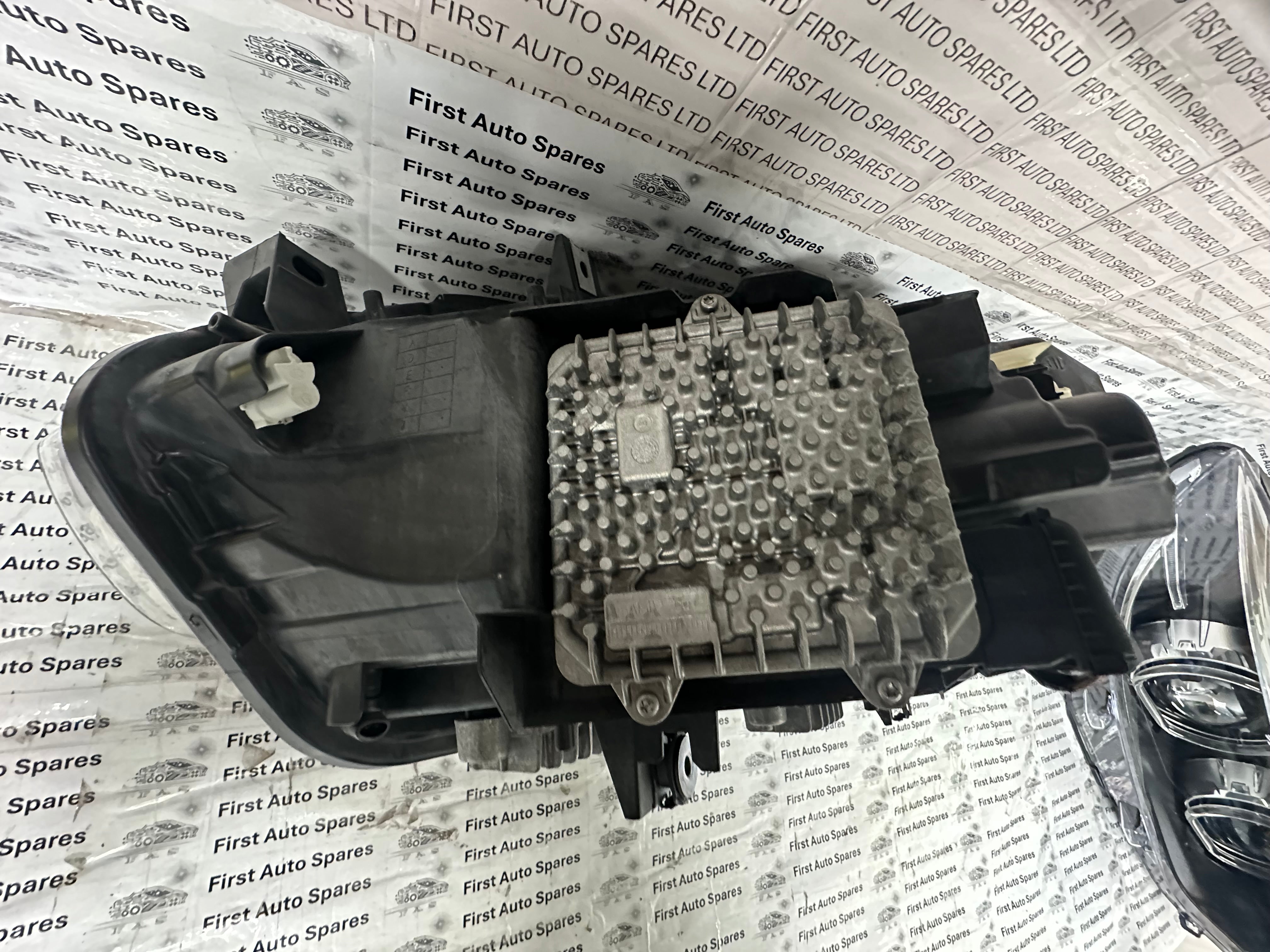 BMW 1 Series F21 Right LED Headlight (7214790-01)