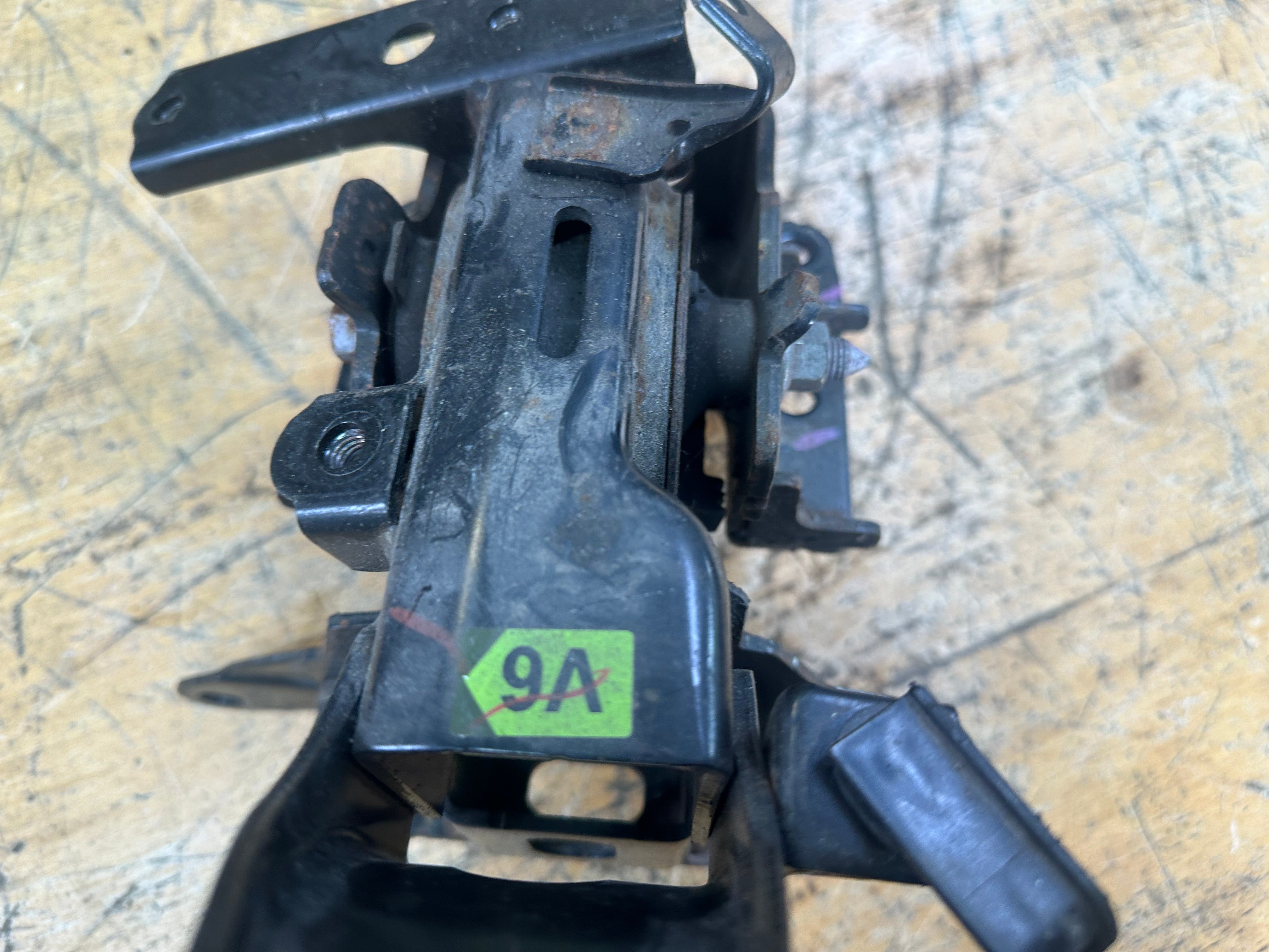 Toyota Yaris 2017 Mk3 Engine Mount NS Left Side Petrol Hybrid V6