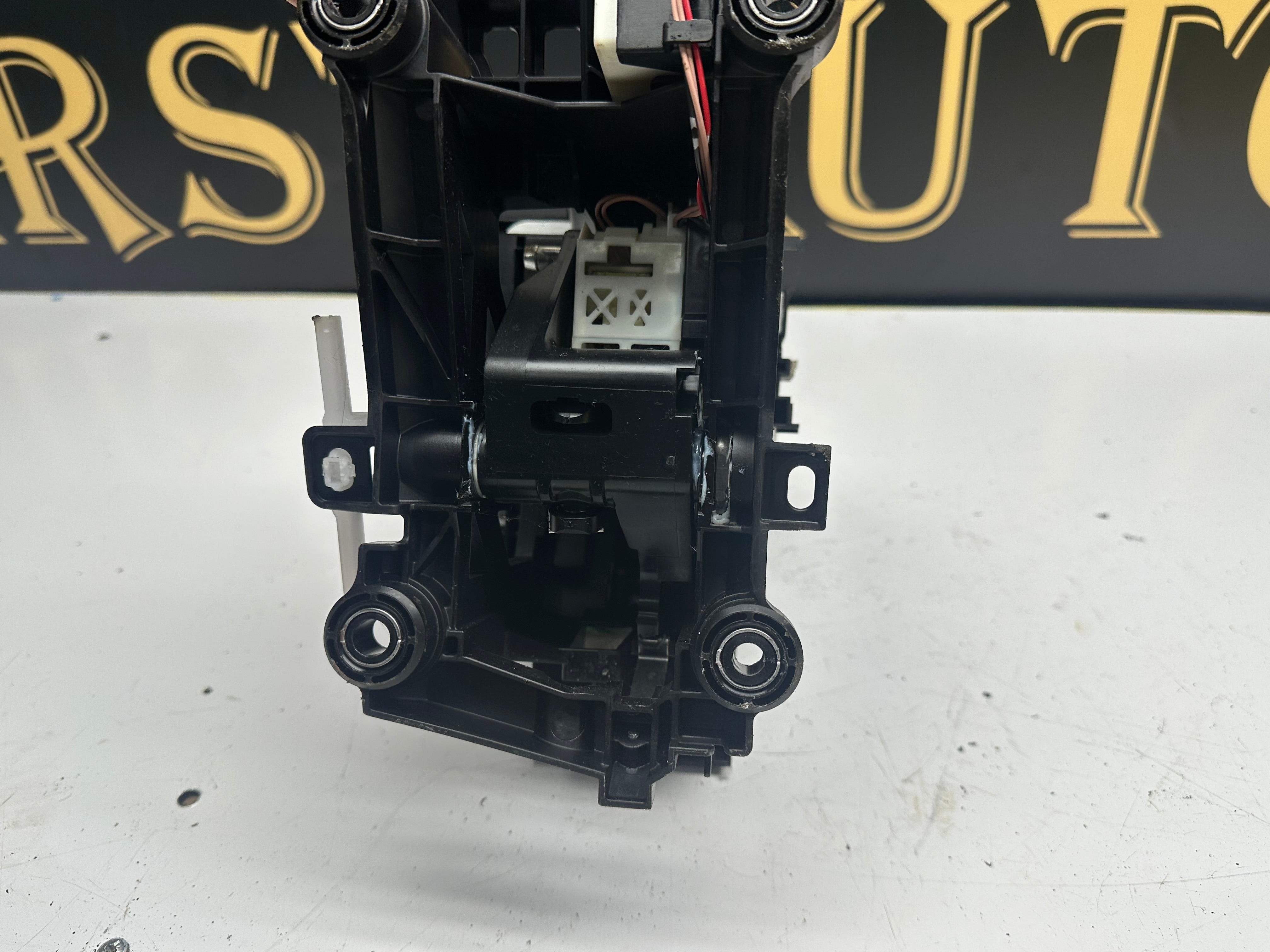 Toyota Yaris 2016 Mk3 Automatic Gearstick Assembly (52160/RH)
