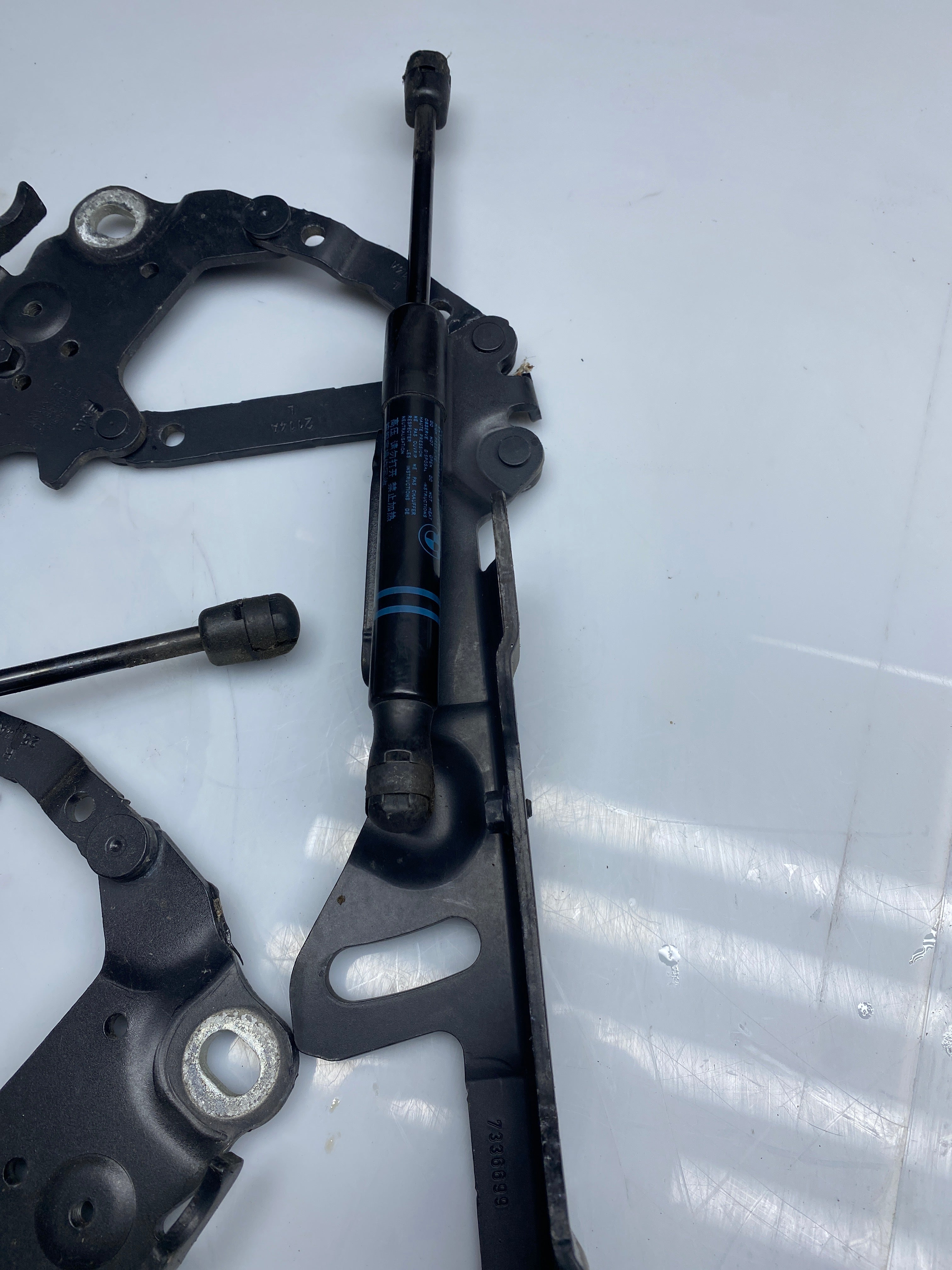 BMW 3 Series F30 Bonnet Hinges (Pair) – 2012–2019 (139896 10)