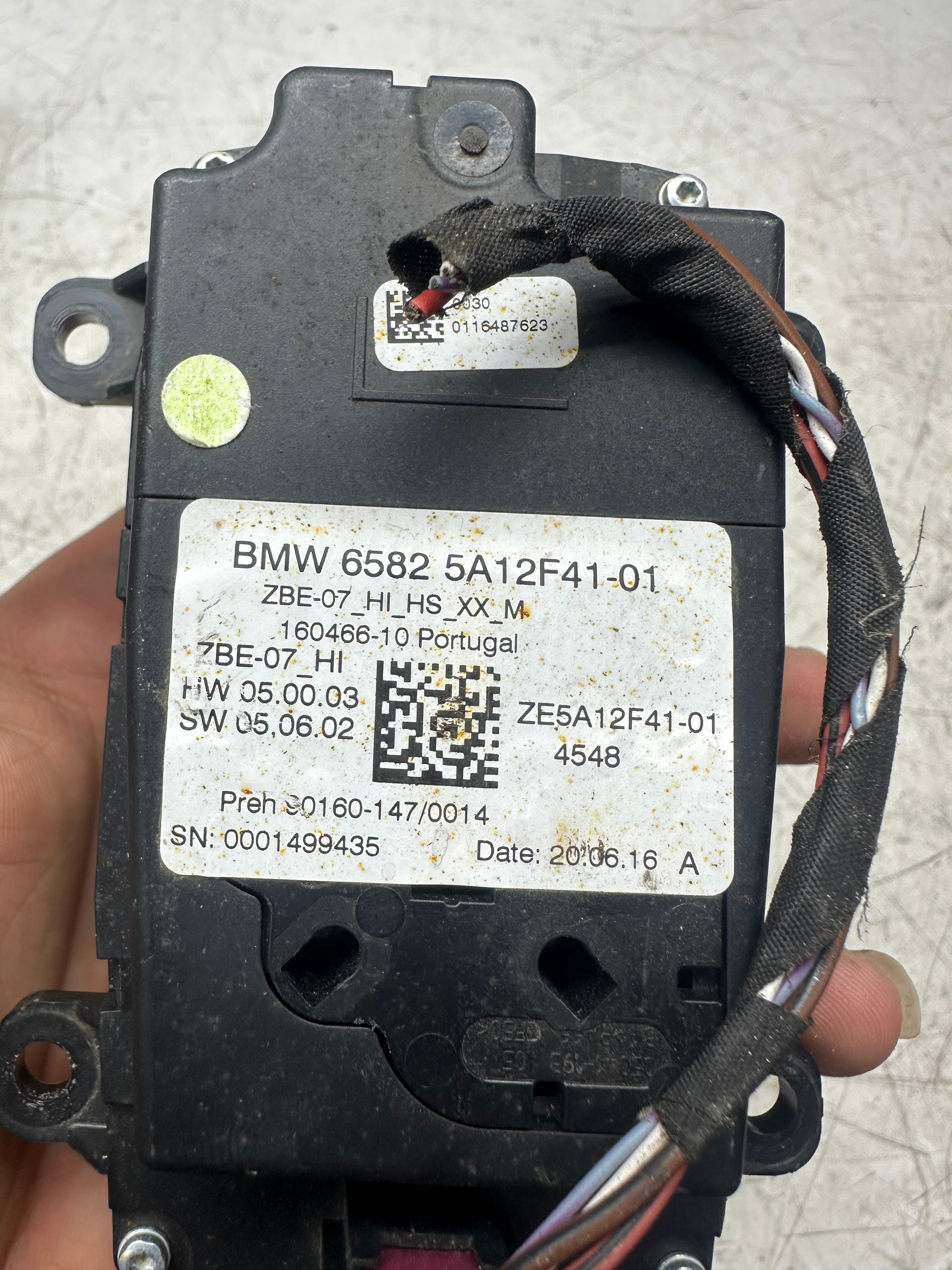 BMW 1 Series F40 Display Screen / Control Unit 9826391 / 5A12F41 / 9437388
