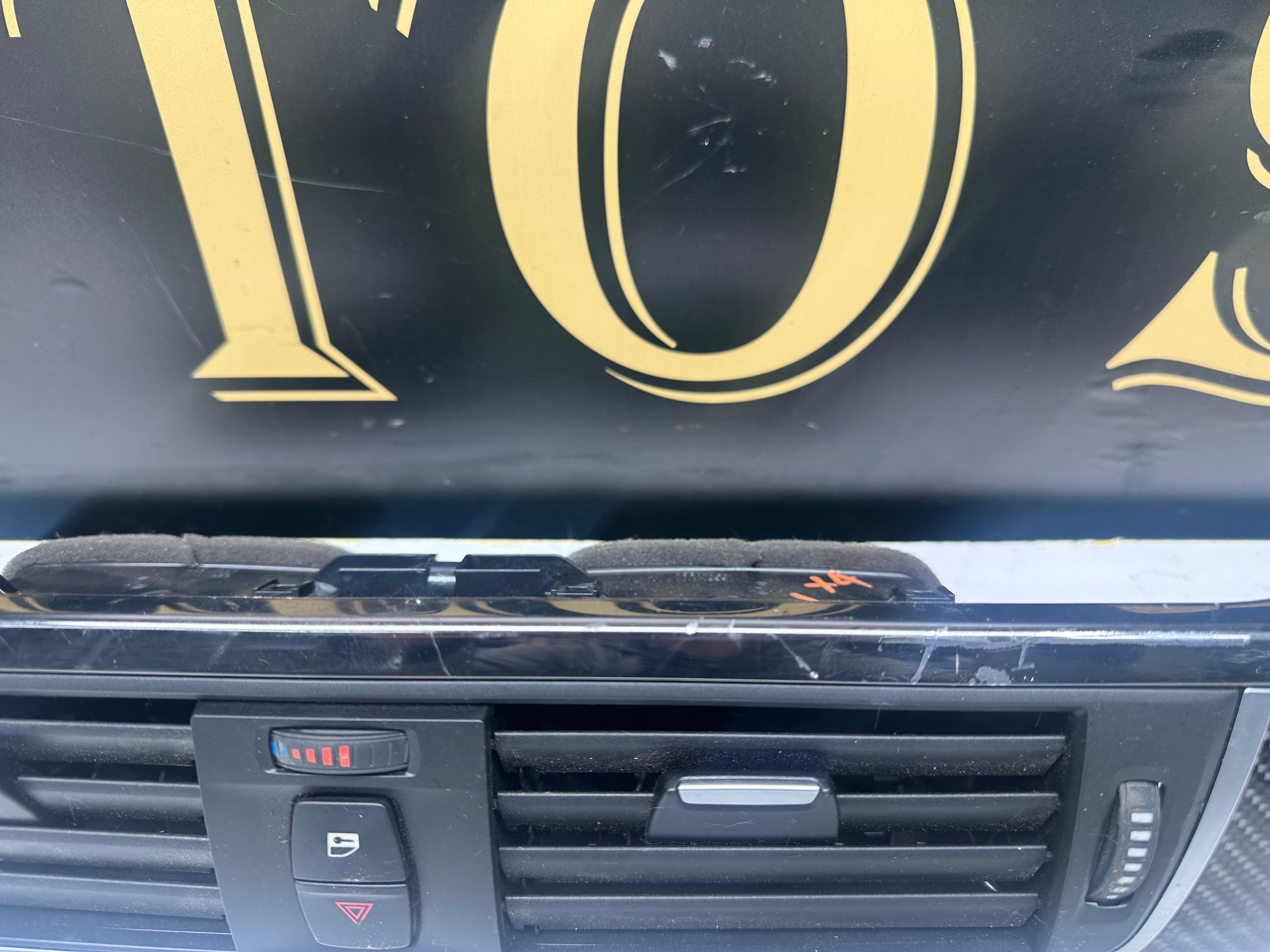 BMW X4 2014–20 Center Carbon Interior Trim & Air Vents/Grilles (8068610-04)