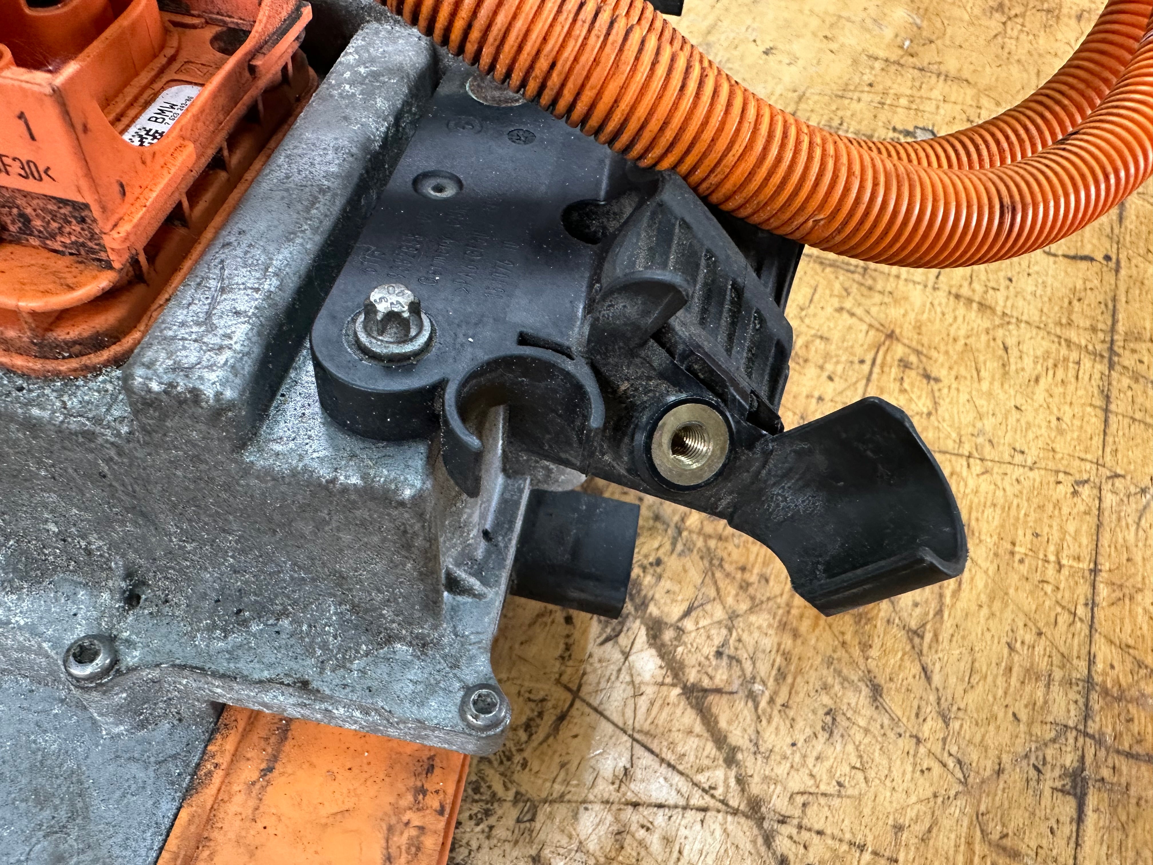 BMW i3 2013–2022 Voltage Converter (4010184601) (7933931)