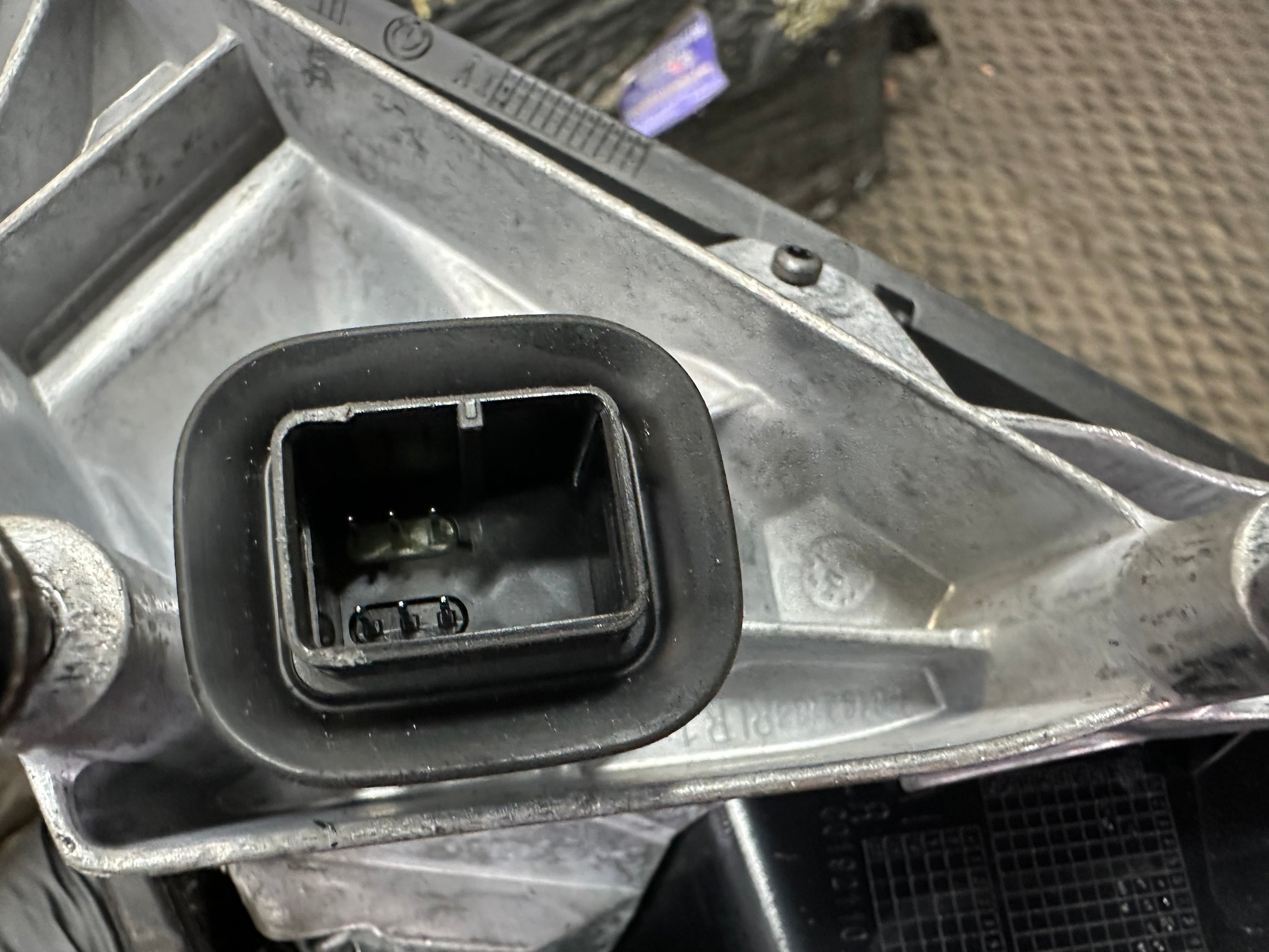 BMW 1 Series F40 Driver’s Right Wing Mirror – 6-Pin Plug (F0192108RLR1)