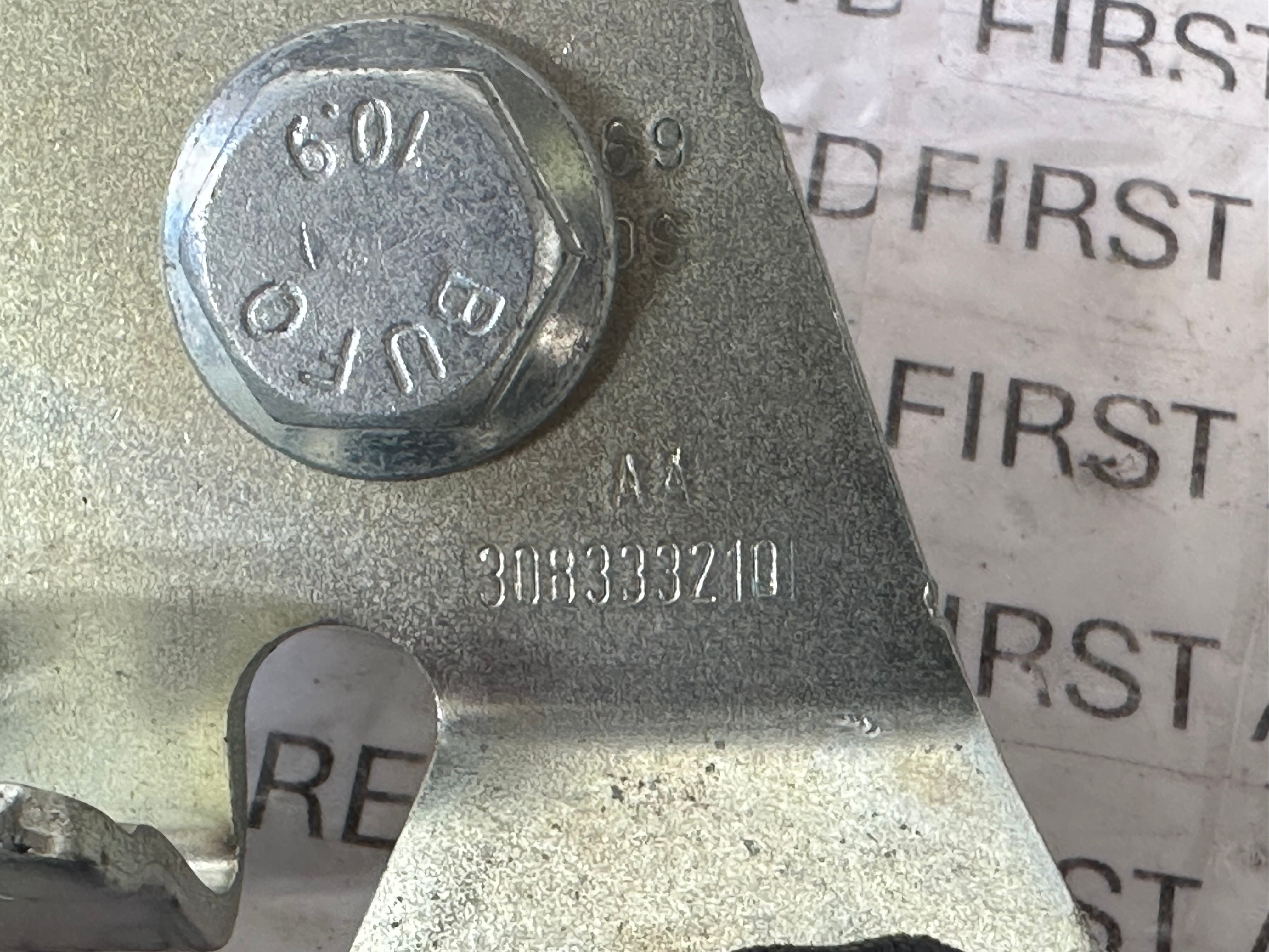 Nissan Qashqai Rear Left Side Seat Belt Buckle (308333210)