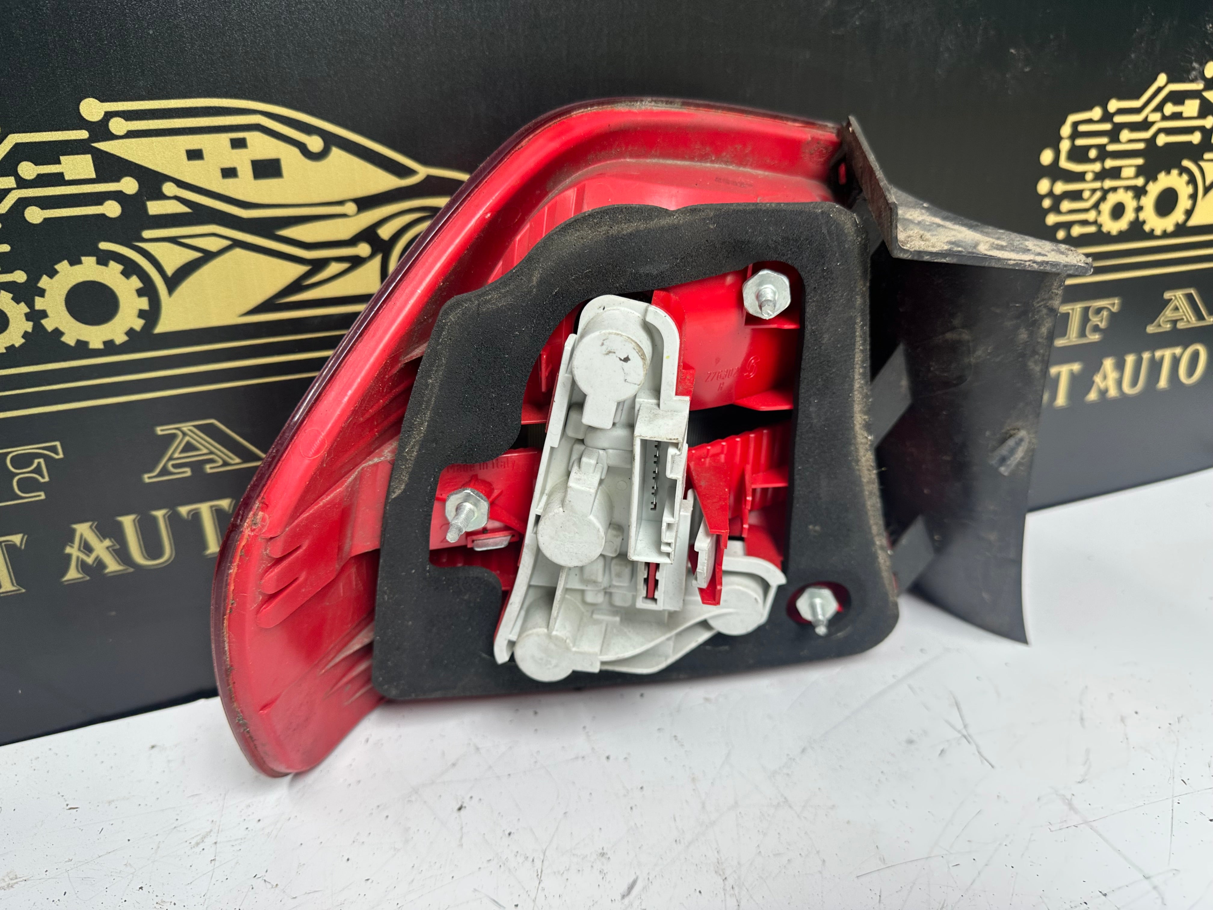 BMW 3 Series E90 E91 E93 2008 Right Rear Tail Light (276302 R)