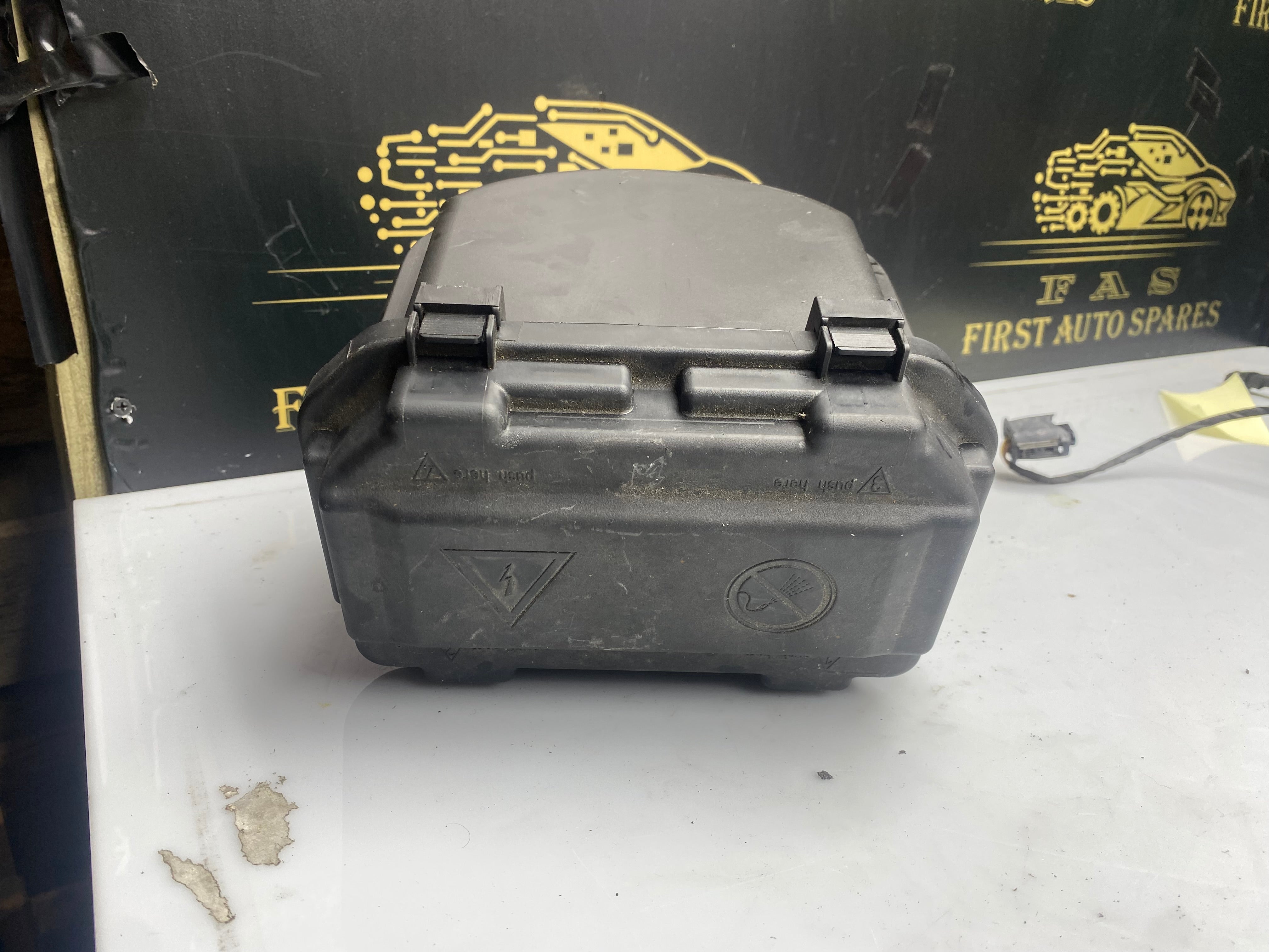 BMW 1/2/3/4 Series F20 F21 F22 F23 F30 F31 F32 F33 F36 Fuse Box 2016 (9224872)