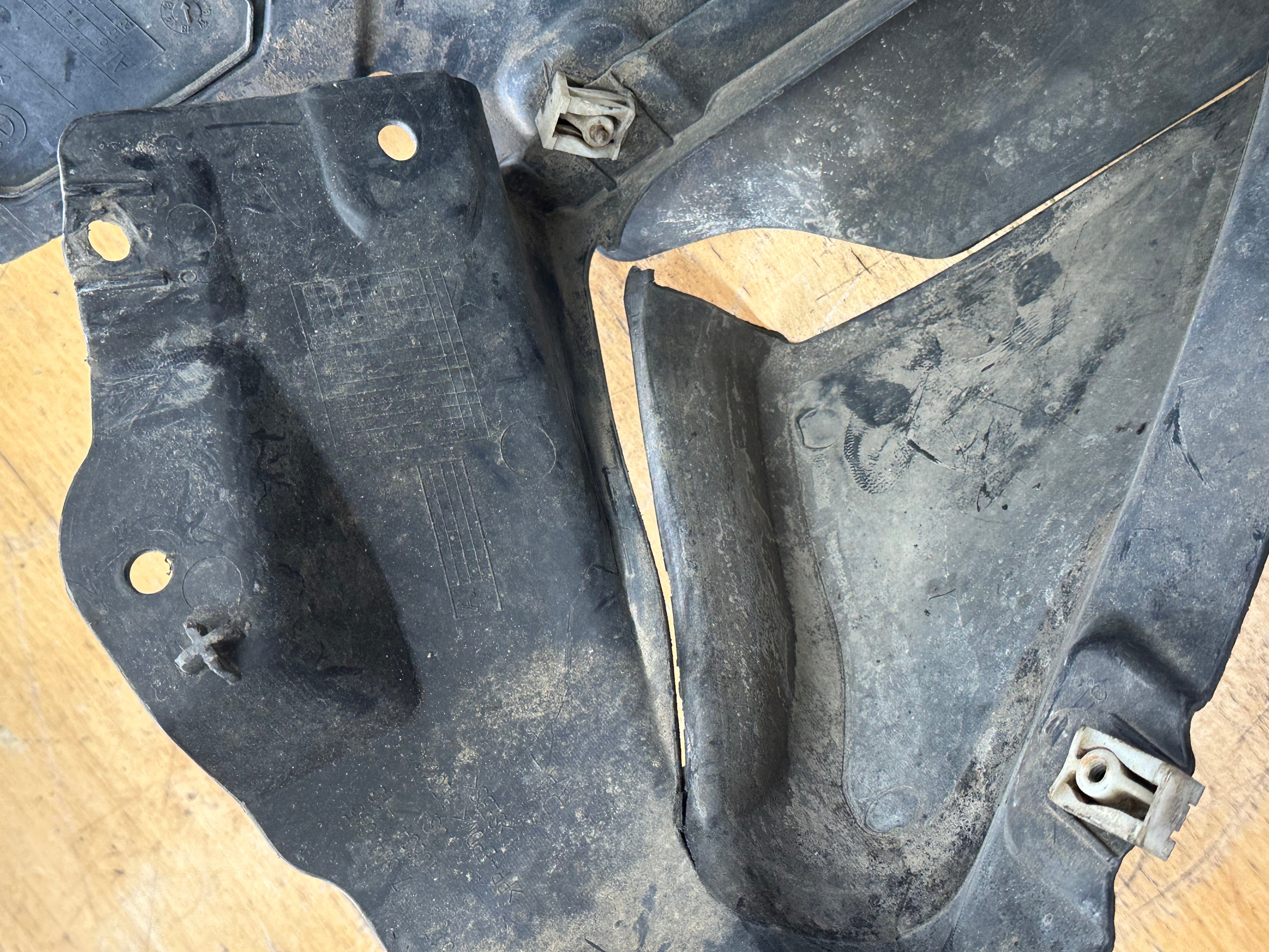 BMW X5 Driver Right Front Wheel Arch Liner Cover (51717325405) (108341-10)