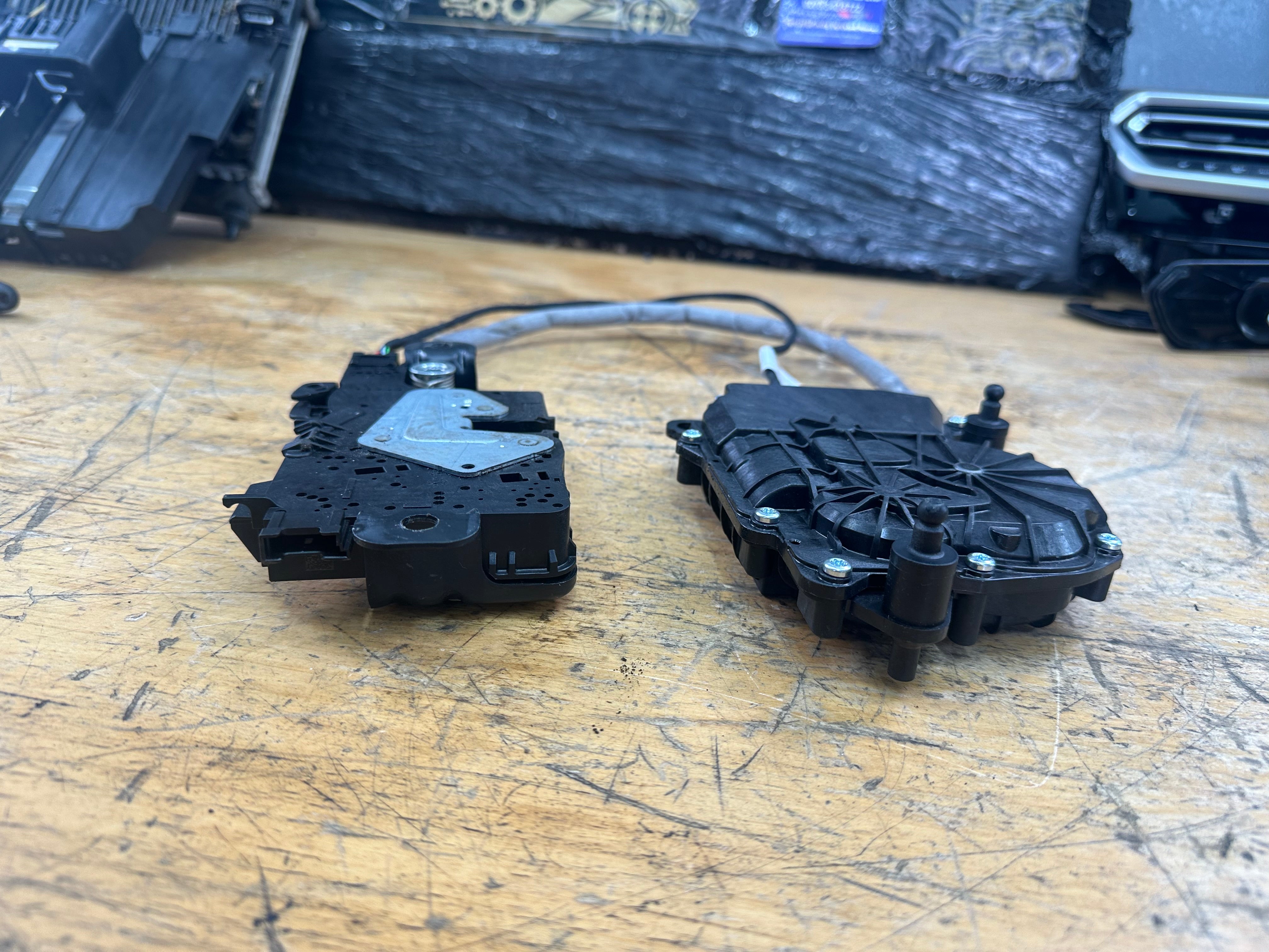 BMW 5 G30 G38 2019 Tailgate Trunk Boot Lock Catch Latch (738356111) (735711219)