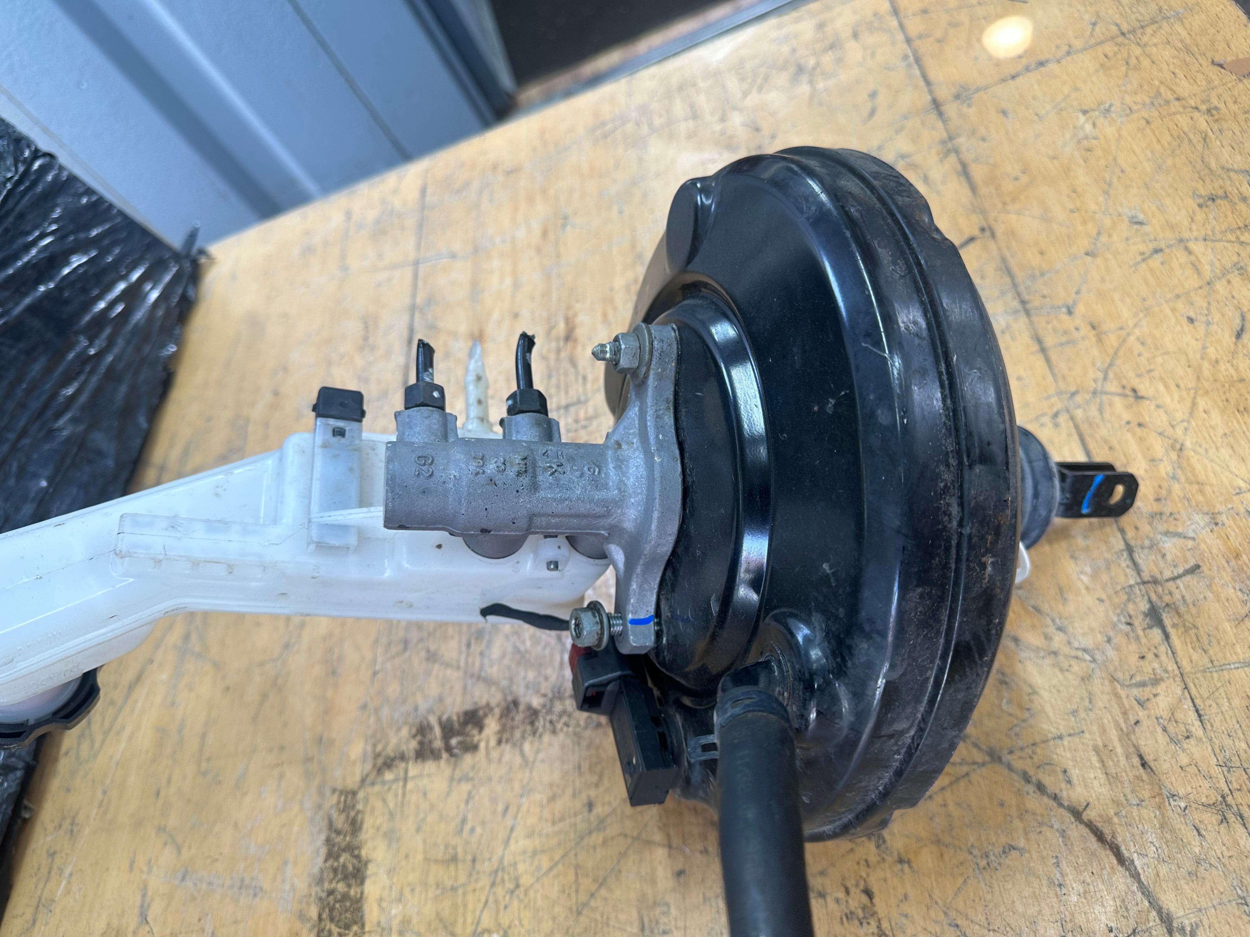 Hyundai i10 2016 Brake Master Cylinder with Servo (58500-B9982) (KBX30567)
