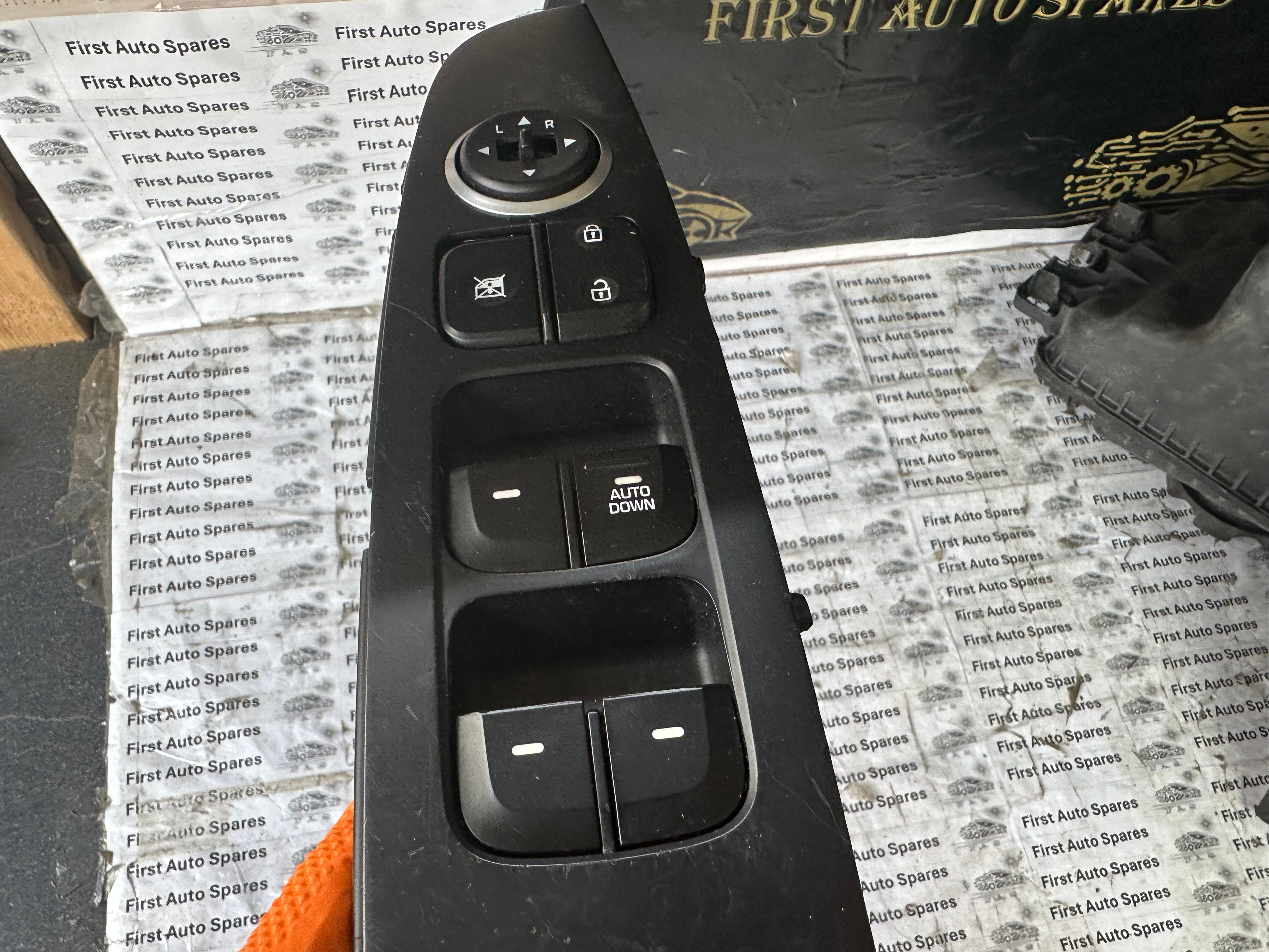 Hyundai i10 Drivers Window Switch Control 2016 (82740-B9030) (299122841)