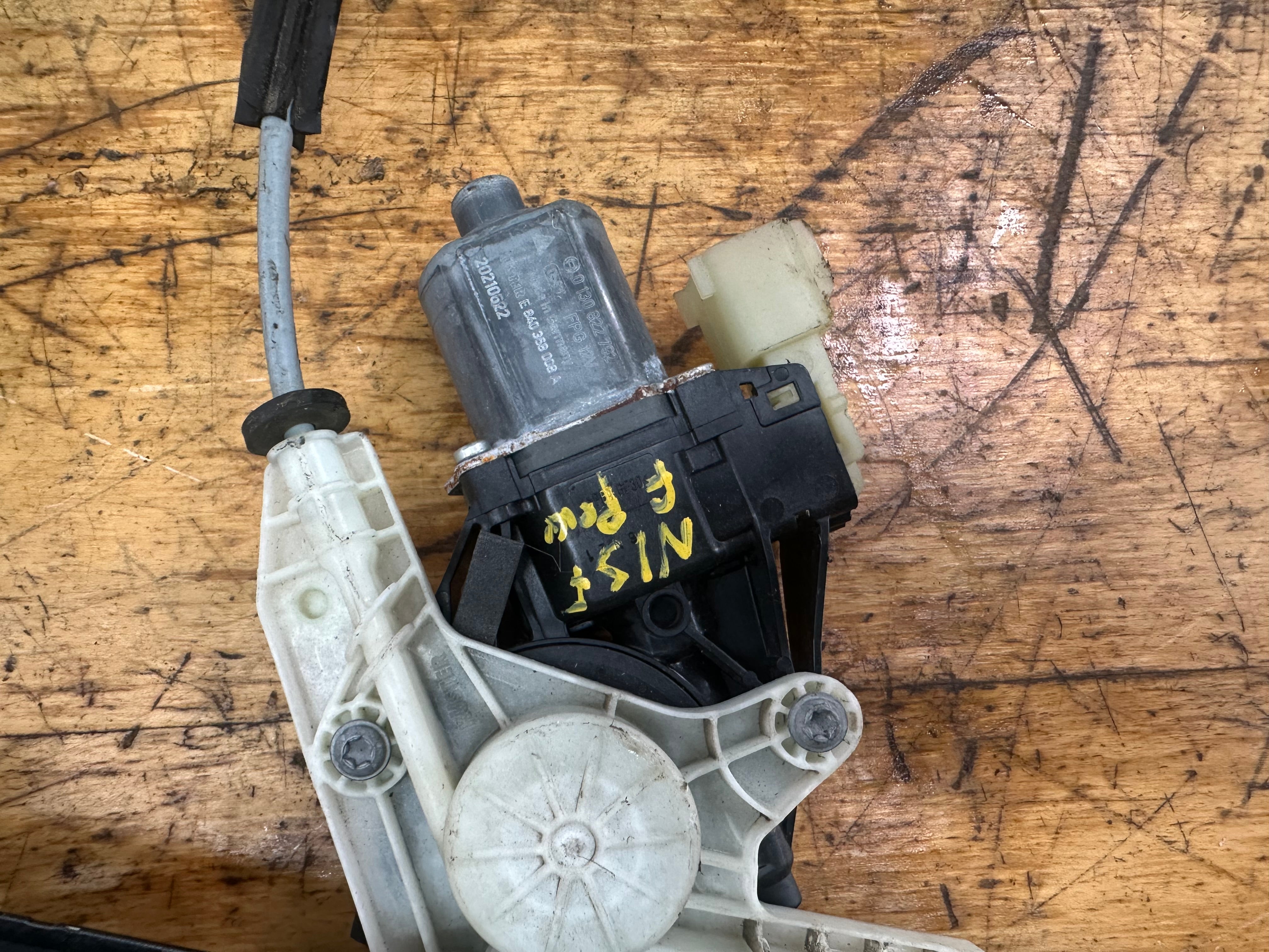 Land Rover F-Pace Front Left N/S/F Window Regulator (0130822792) (840368008)