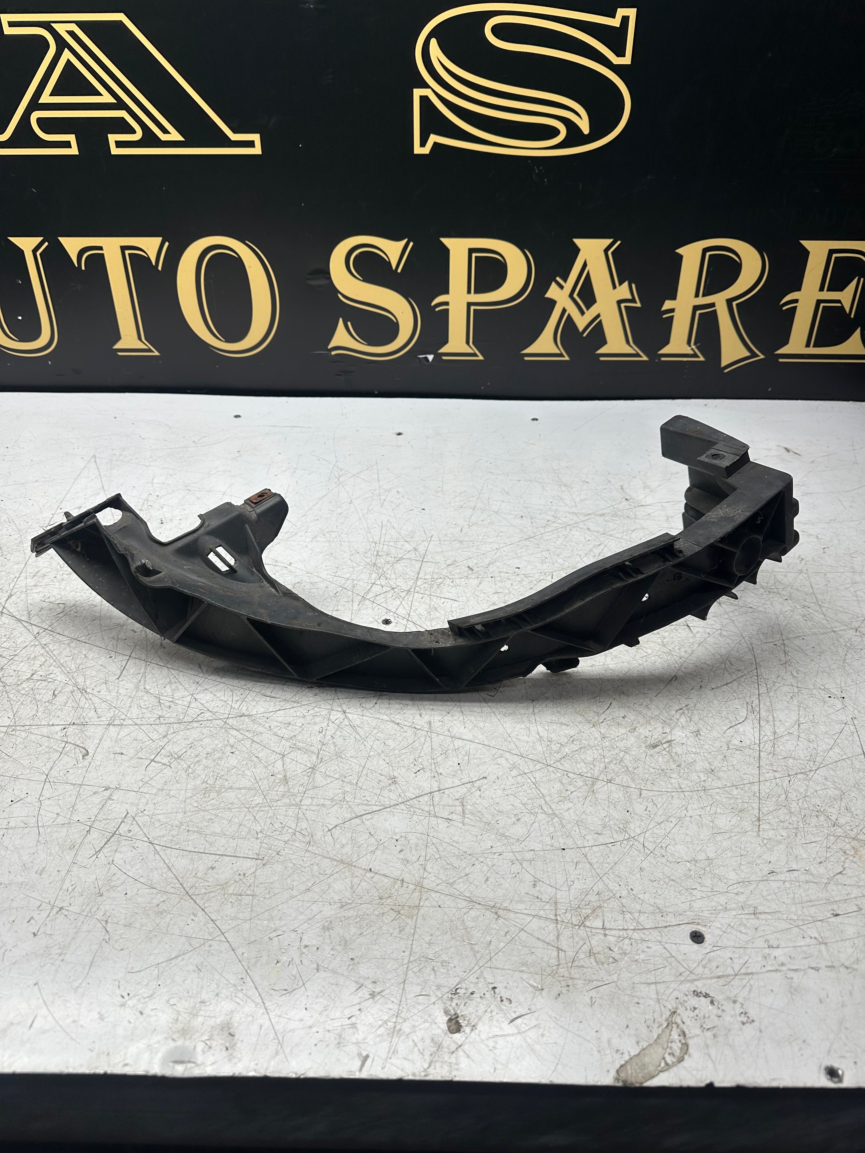 BMW 1 Series F20/F21 Right Driver Side Headlight Bracket / Holder (2011–2019)(7120824 / 5164-7120824)