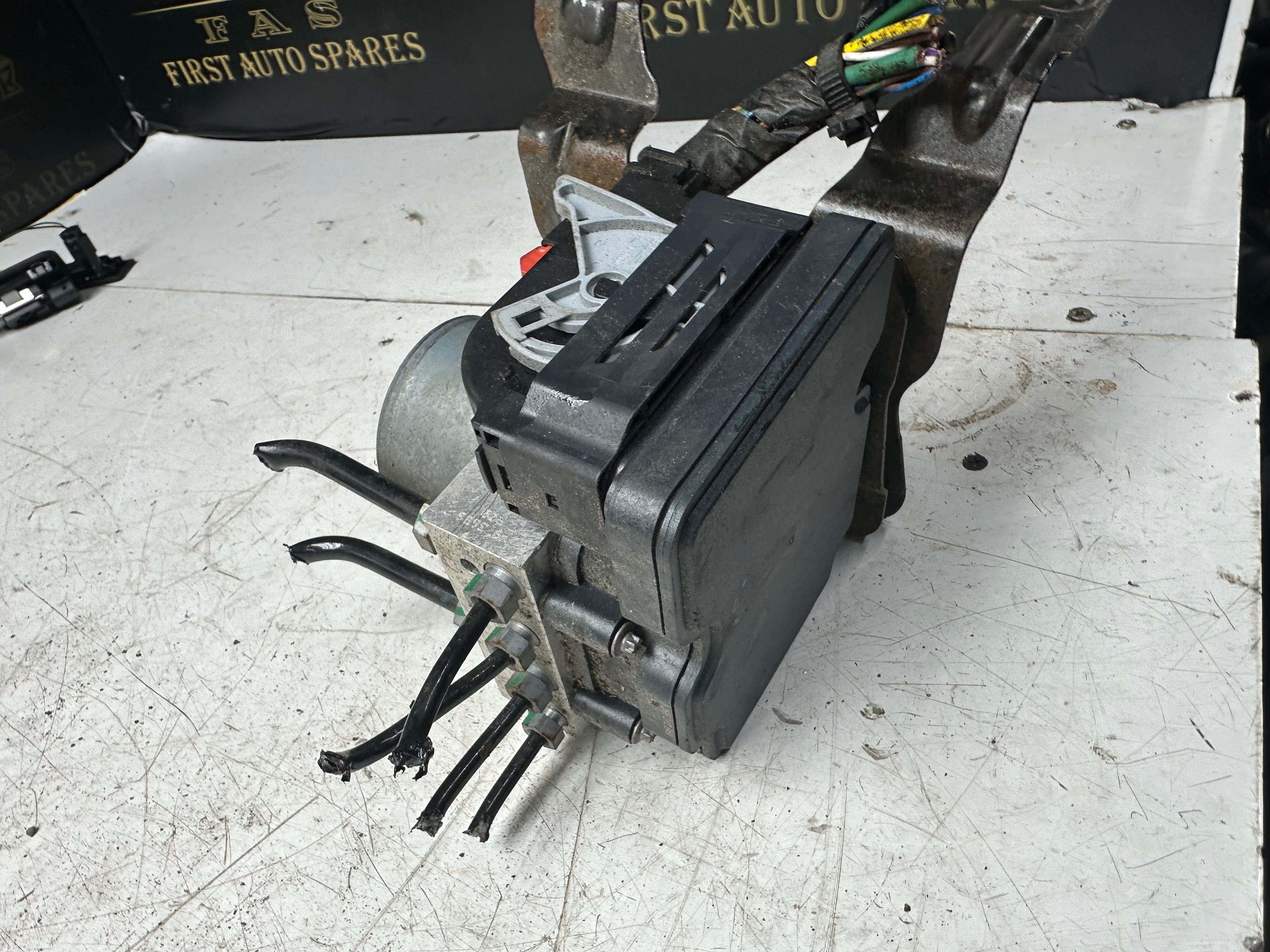 Jaguar XF 2.0 Petrol ABS Pump Modulator Control Unit (GX73-14F447-AF)