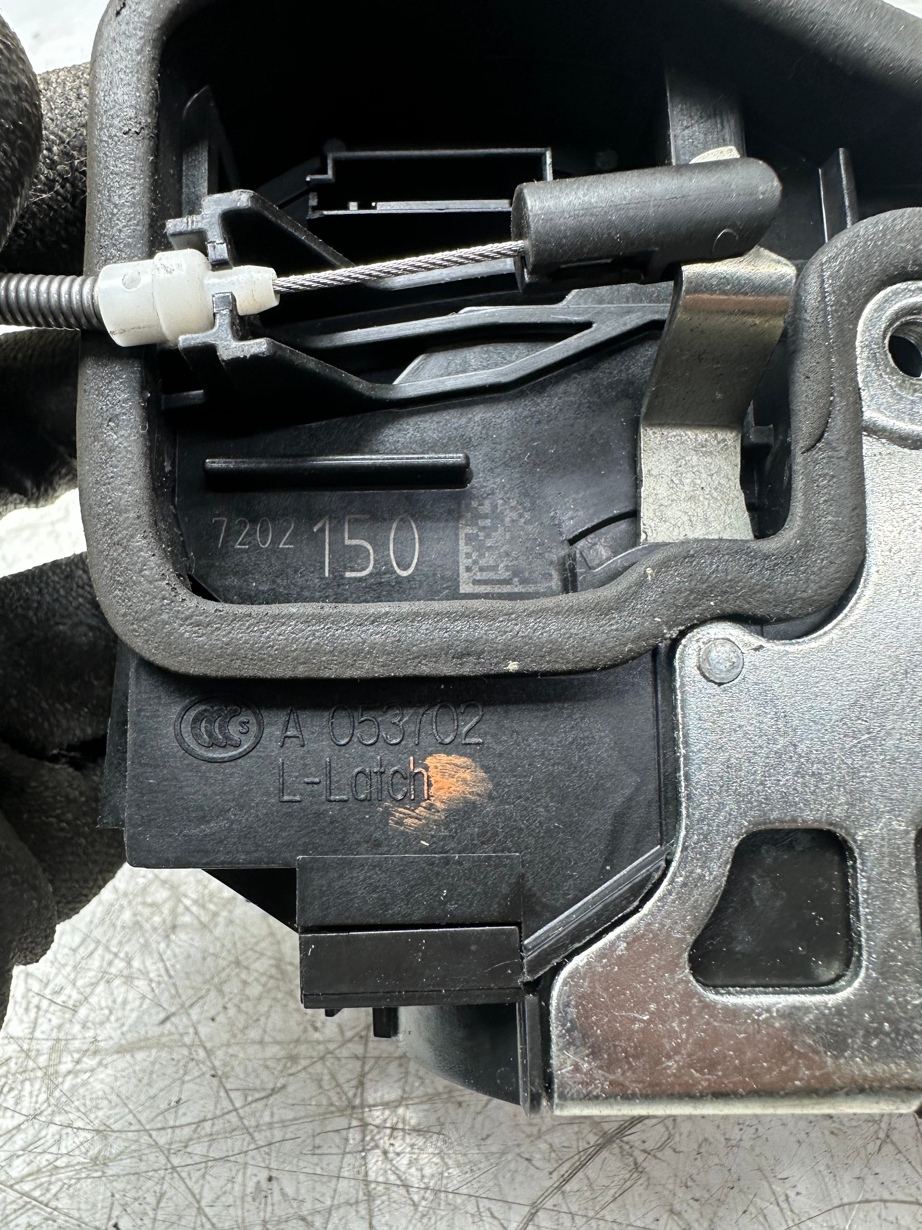 BMW 1 Series F20 LCI Front Door Handle Bracket – Driver Side (7297750)