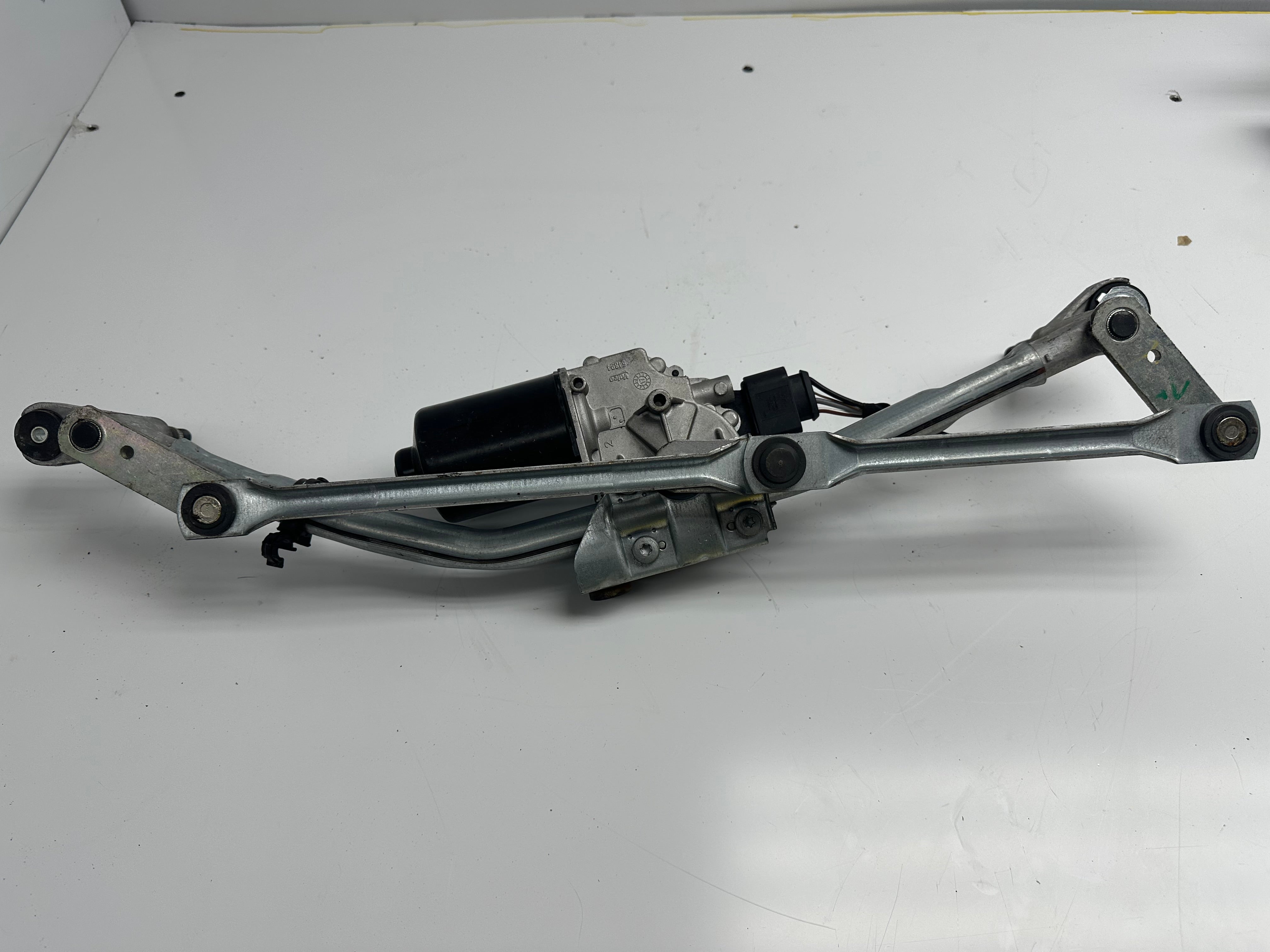 Jaguar XE X760 Front Windscreen Wiper Motor & Linkage (GX73-17500-BC)