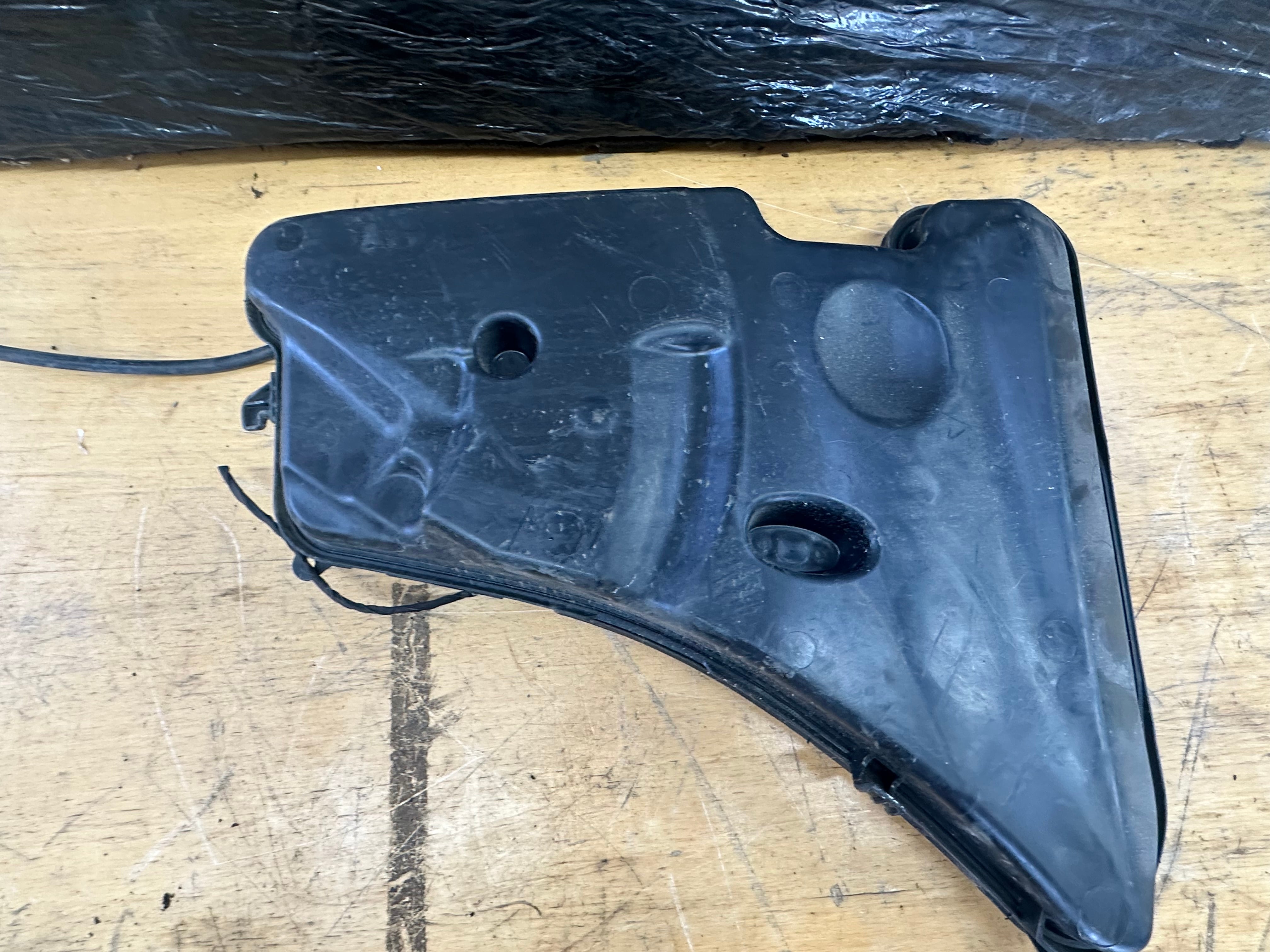 BMW 5 Series G30 Windscreen Washer Bottle (105435-12) (105435) (7377035)